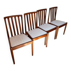 lot de quatre chaises