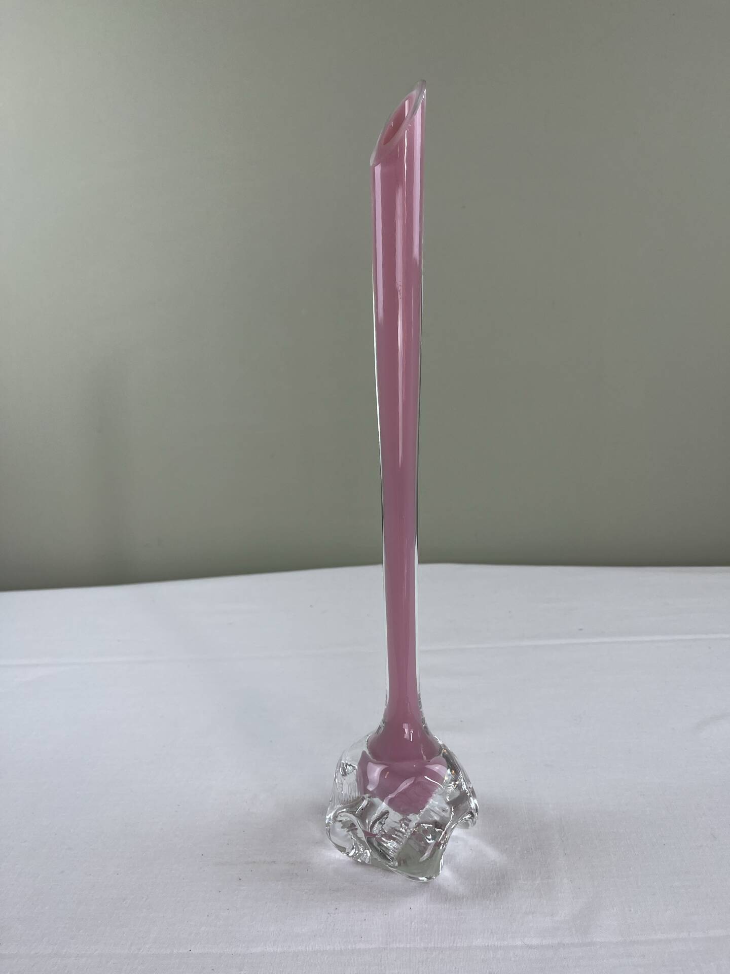 Sculptural glass soliflore in pink