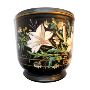 cache-pot fond noir,