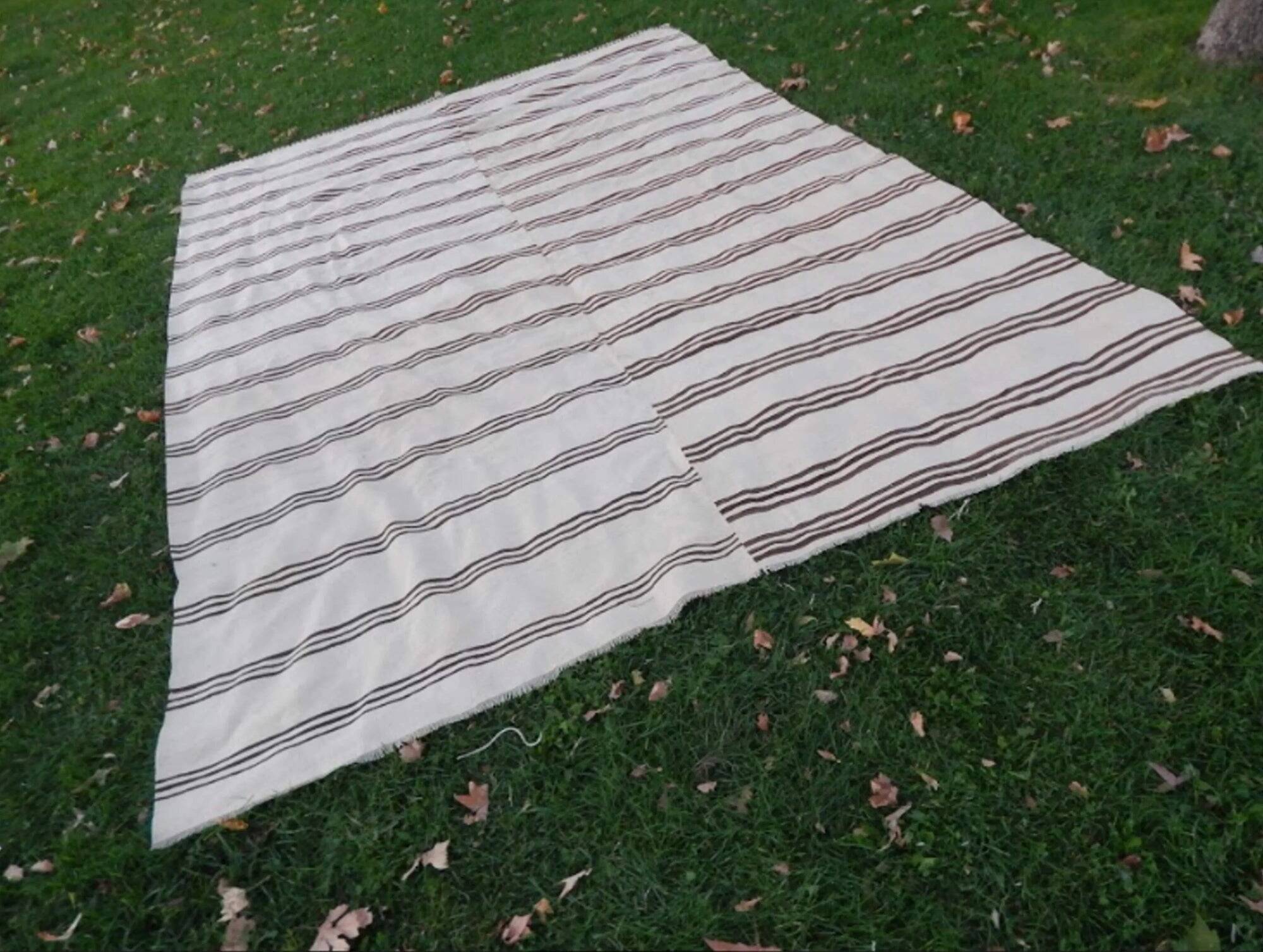Vintage Turkish kilim, handwoven, 280x380 cm.