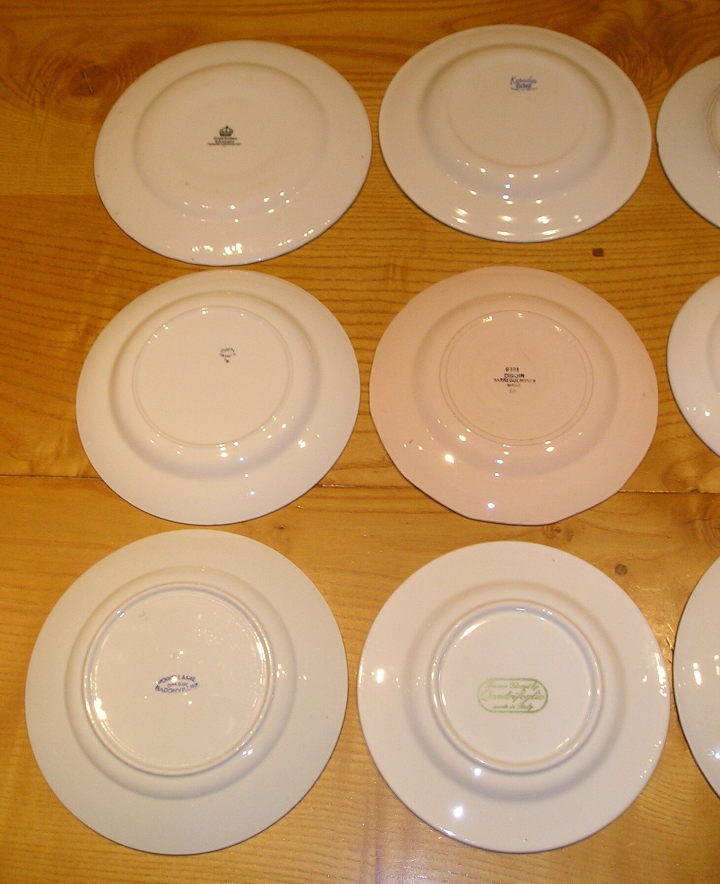 Set of 12 different flat plates