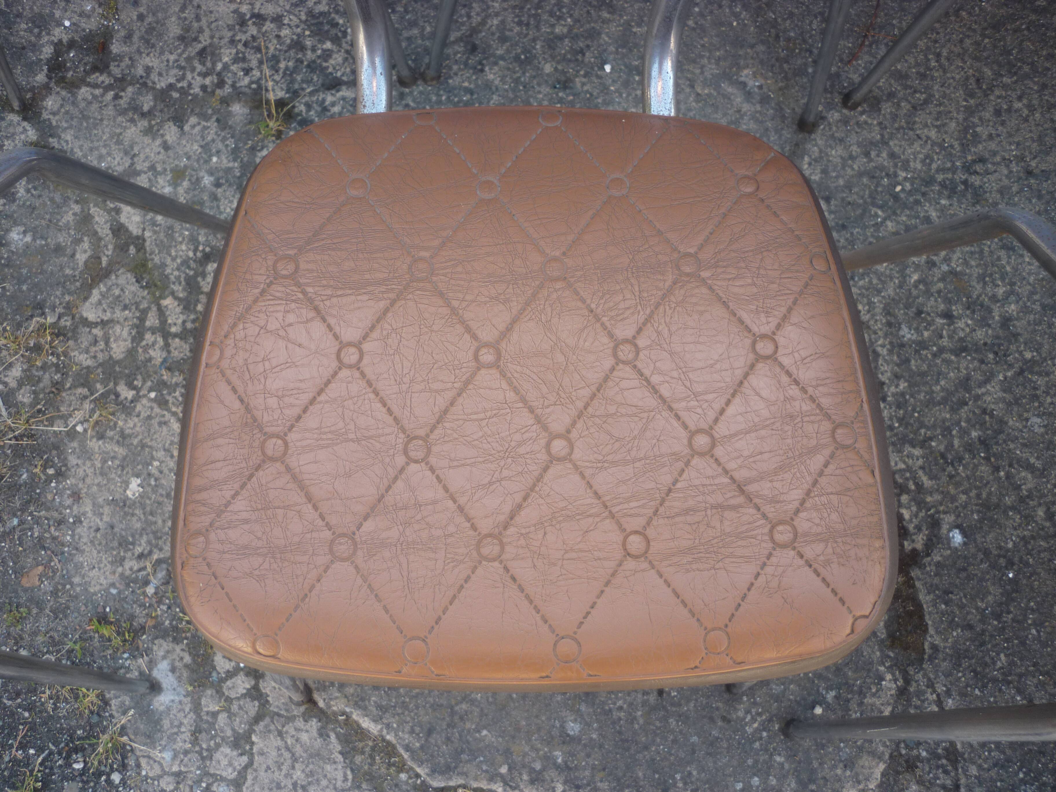 Lot of 8 vintage chairs in brown skai