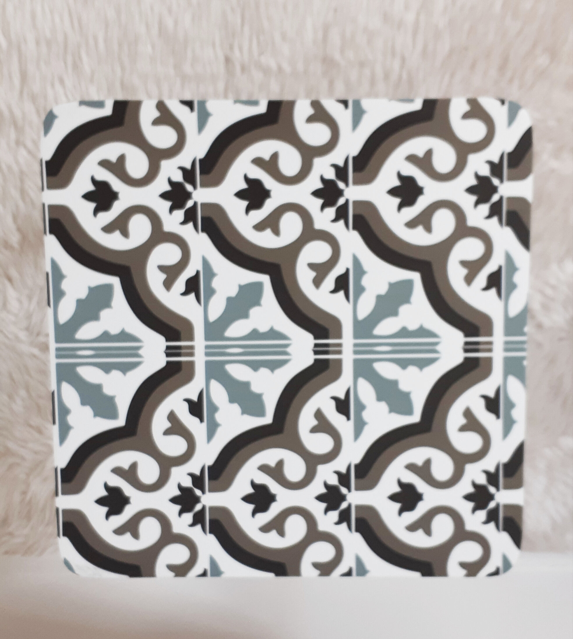 Vintage side table, plant door