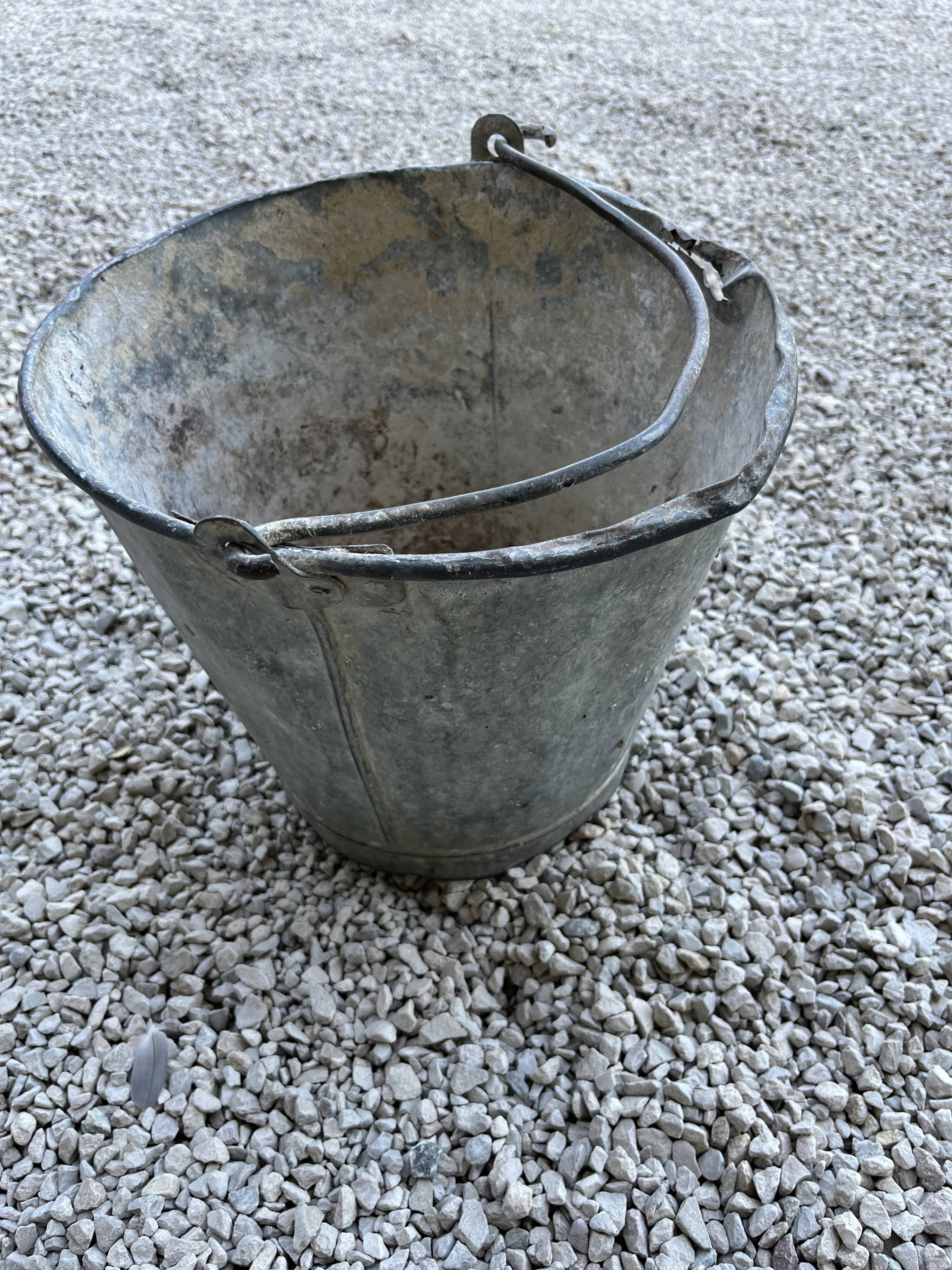 Zinc bucket