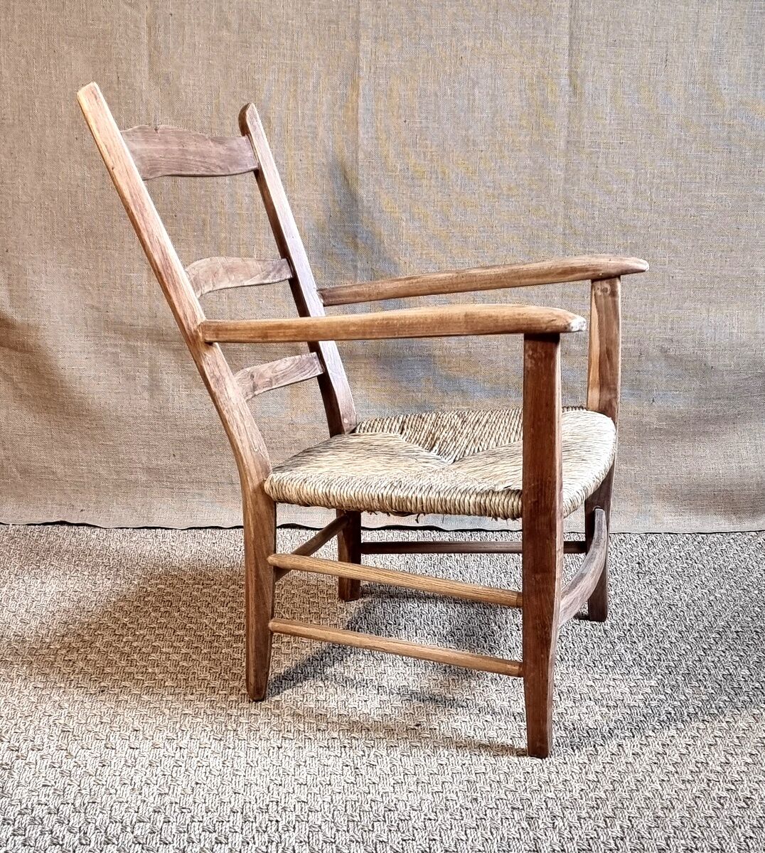 Antique country mulched armchair