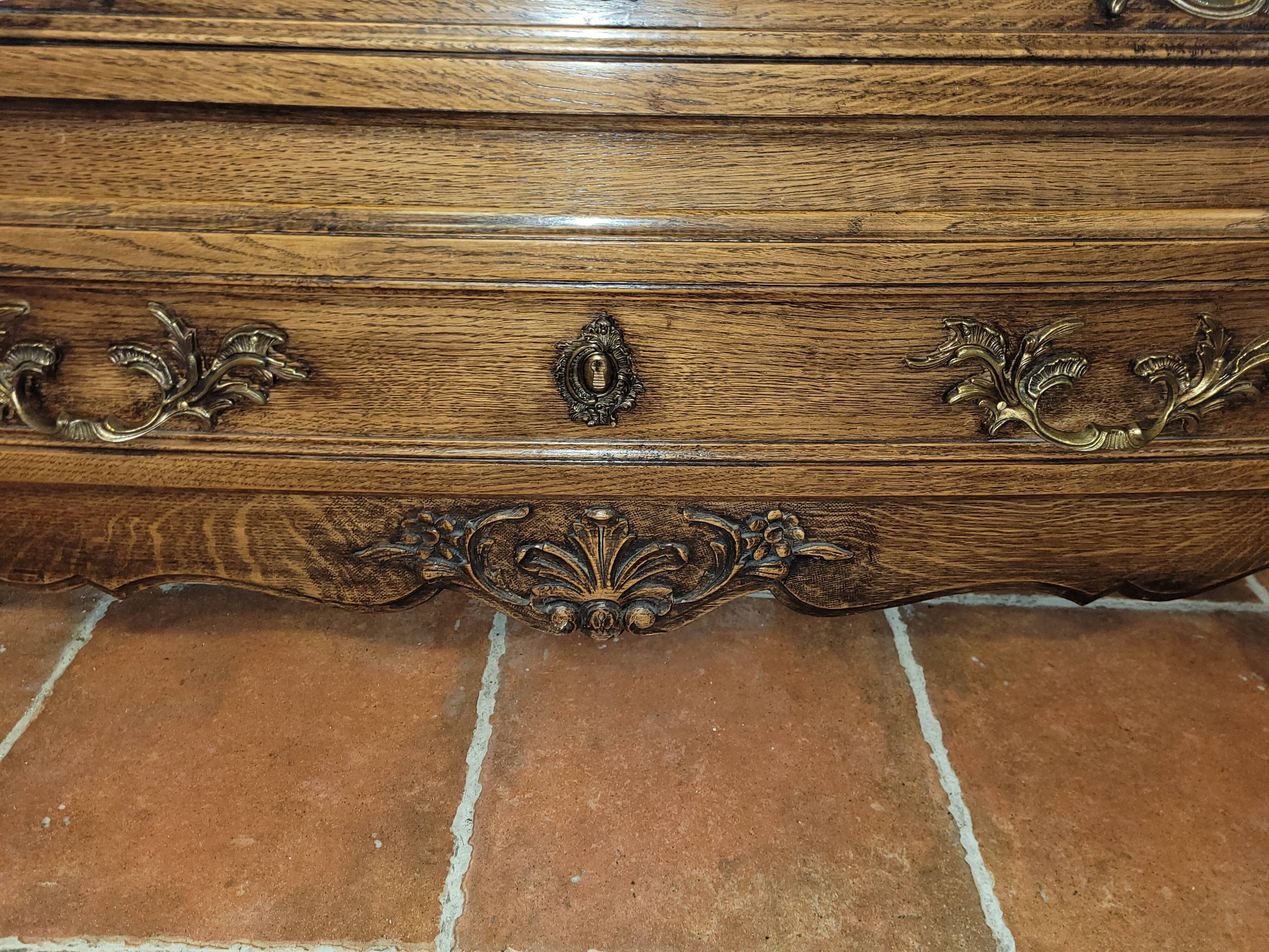 Louis XV style chest of drawers in solid oak