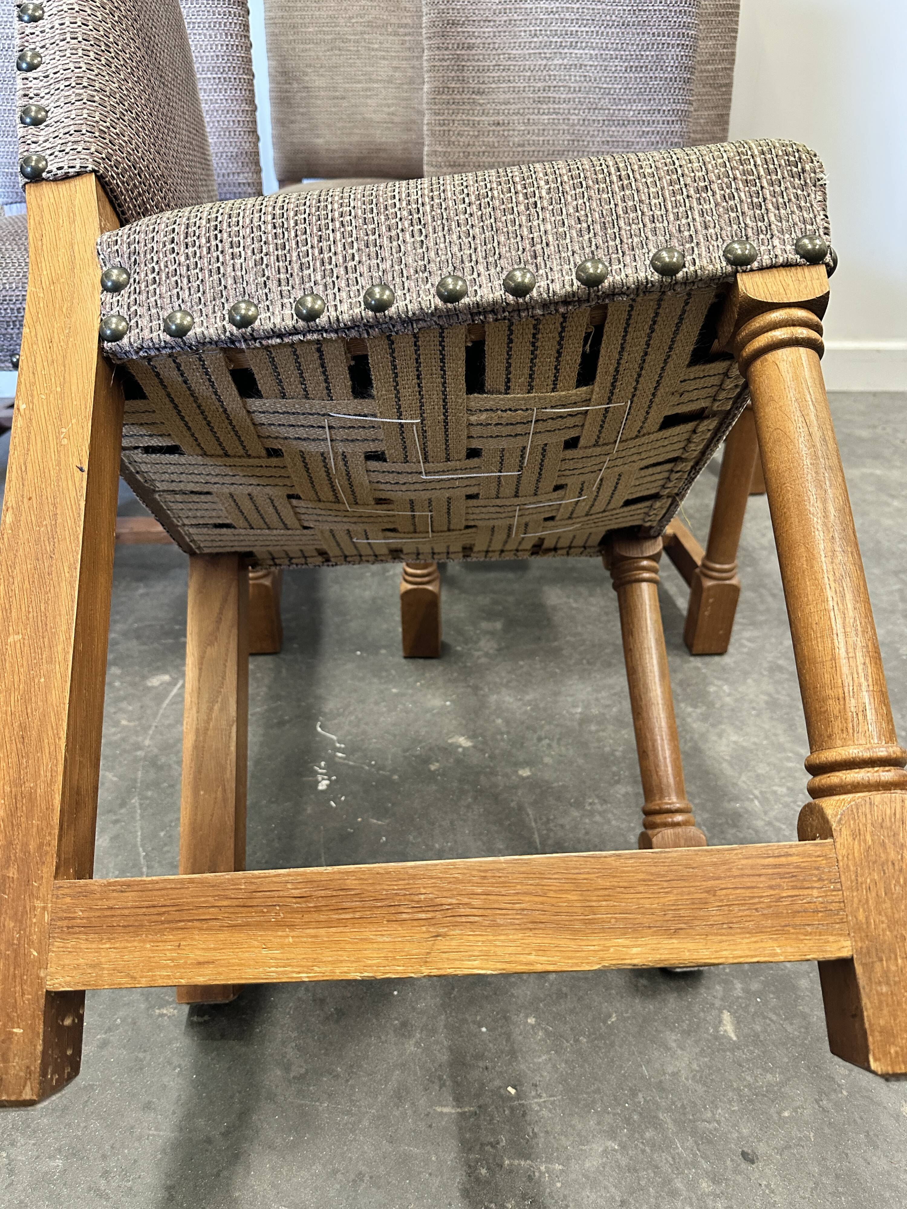 Chaises de salle à manger de style Louis XIII en chêne avec chenille rayée - Ensemble de 6.