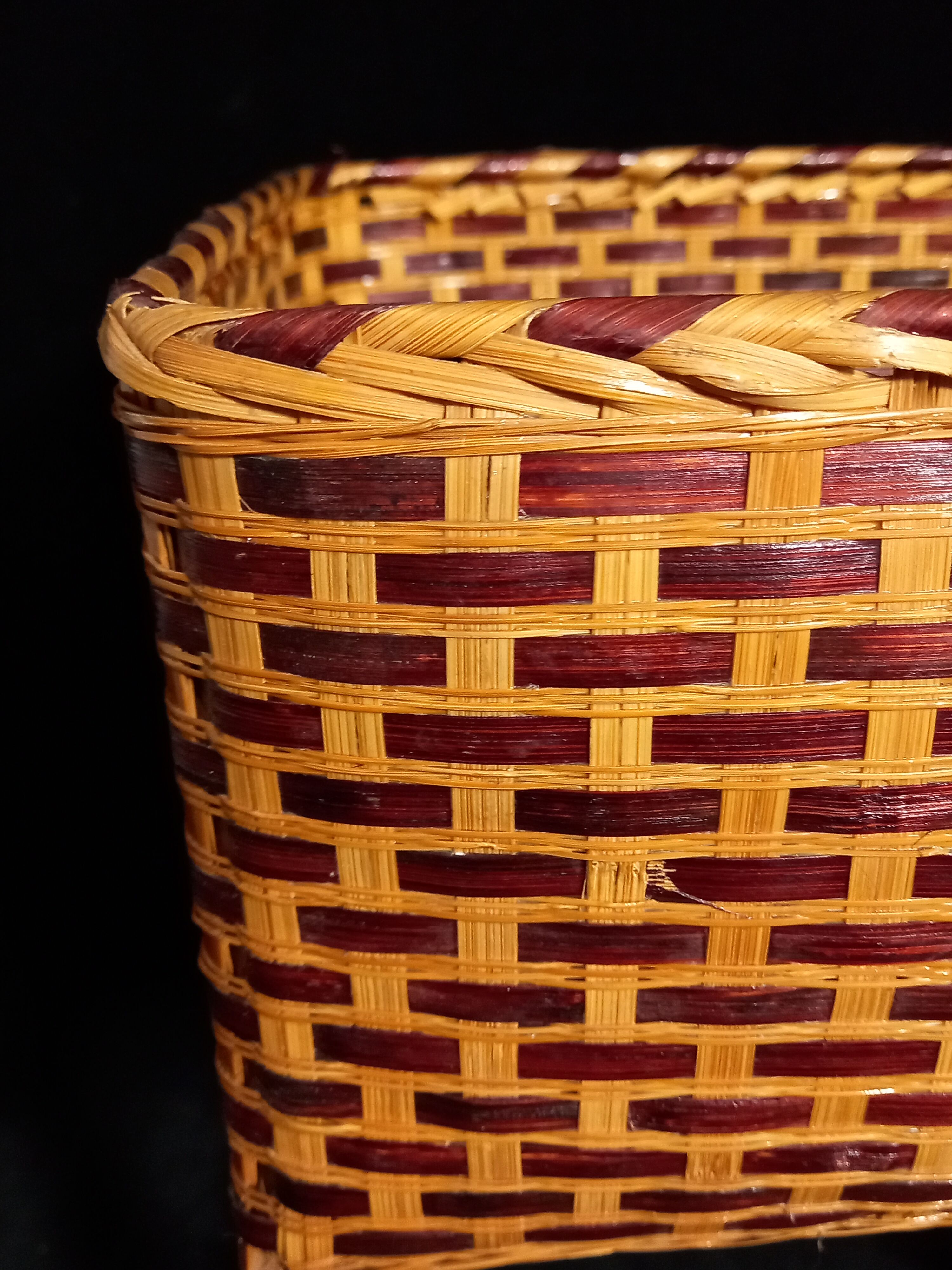 Plant holder wicker basket on foot