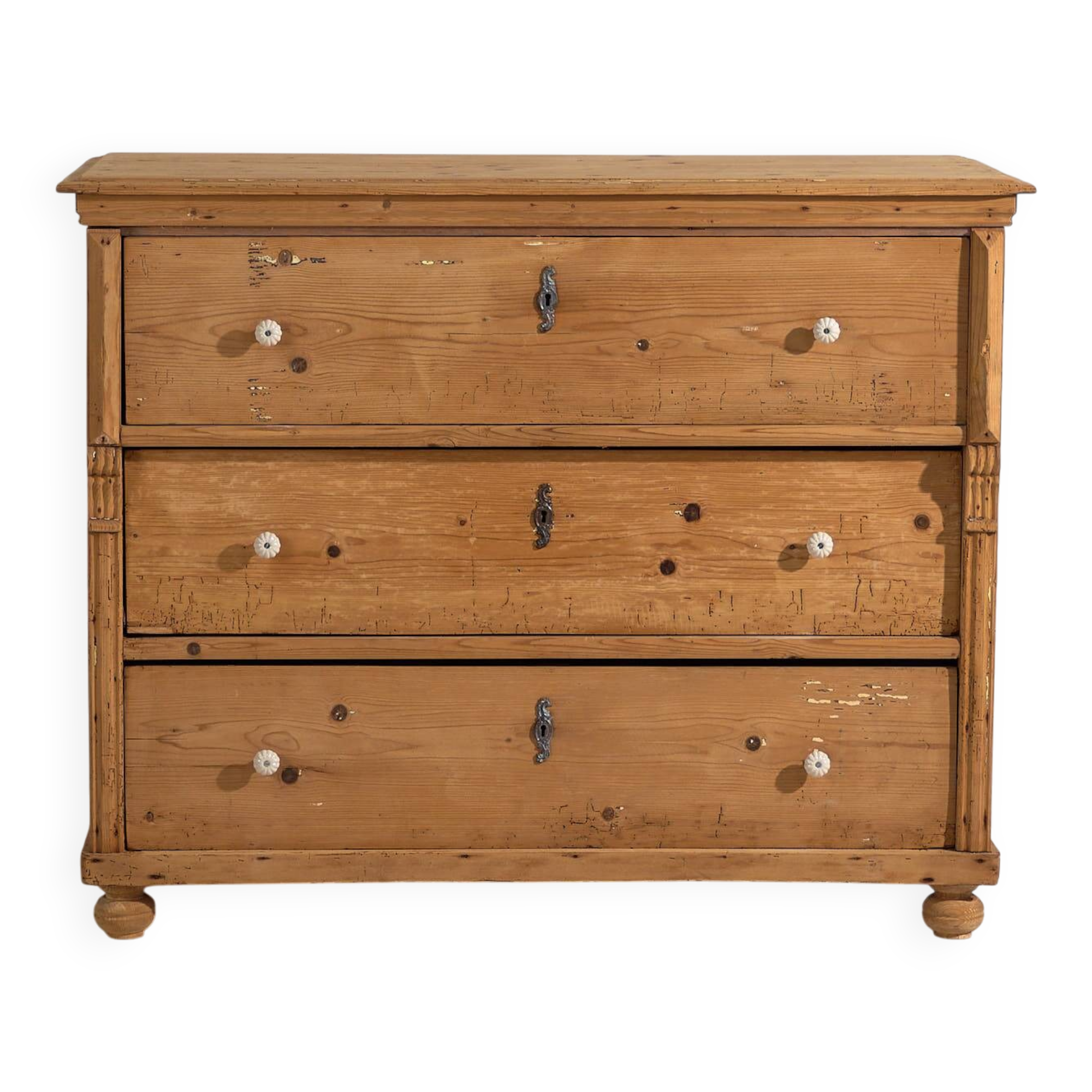 Antique three-drawer chest of drawers (circa 1920)