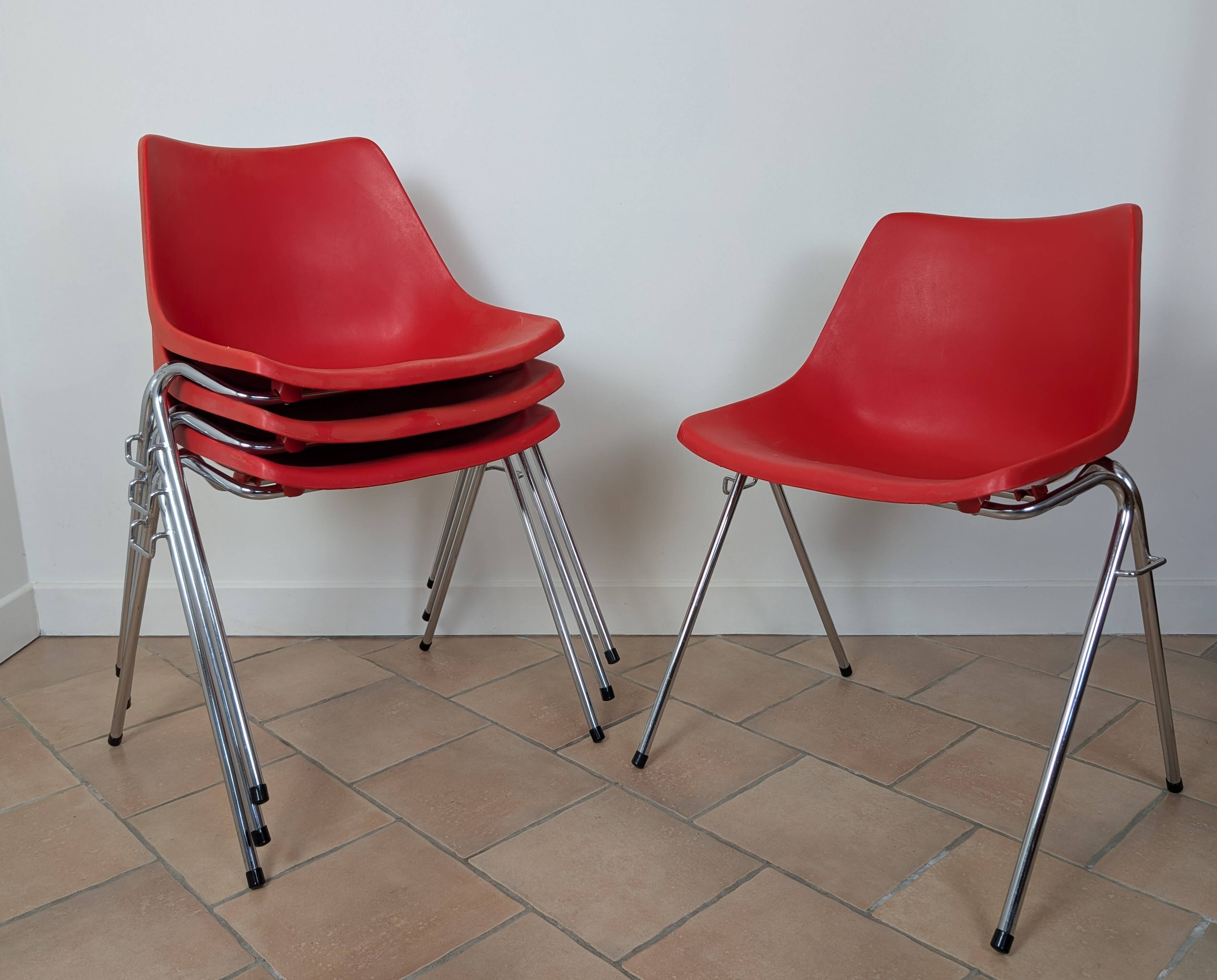 Lafargue L202 stackable chairs