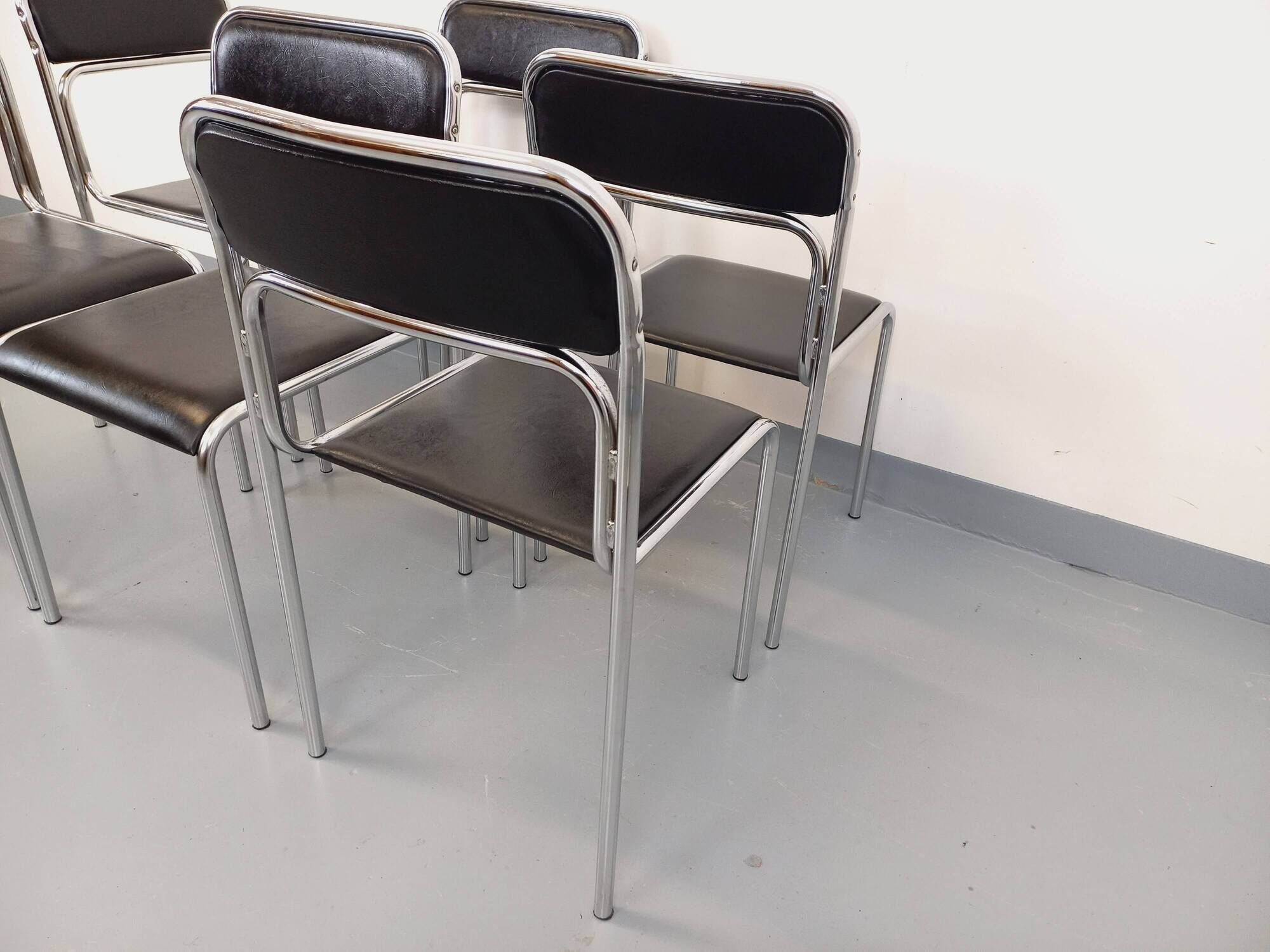 Set of 6 vintage Italian stackable chairs in chrome metal and faux leather.