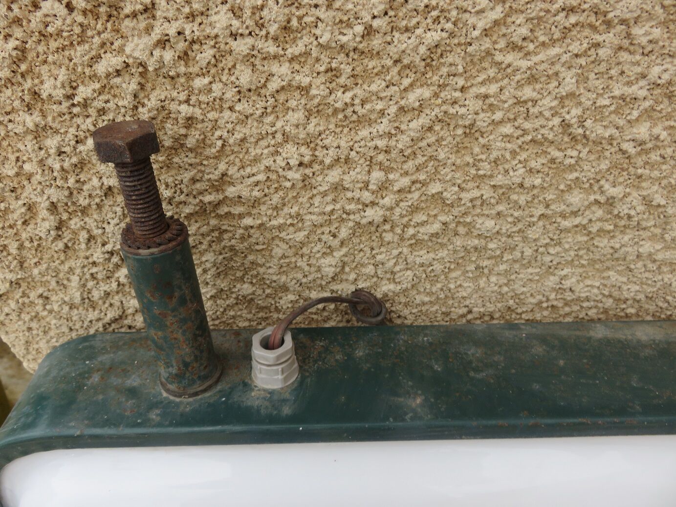 Teaches light sanders 60-70 years