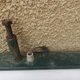 Teaches light sanders 60-70 years