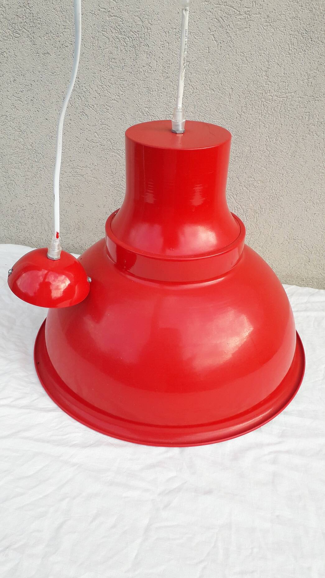 Red metal suspension