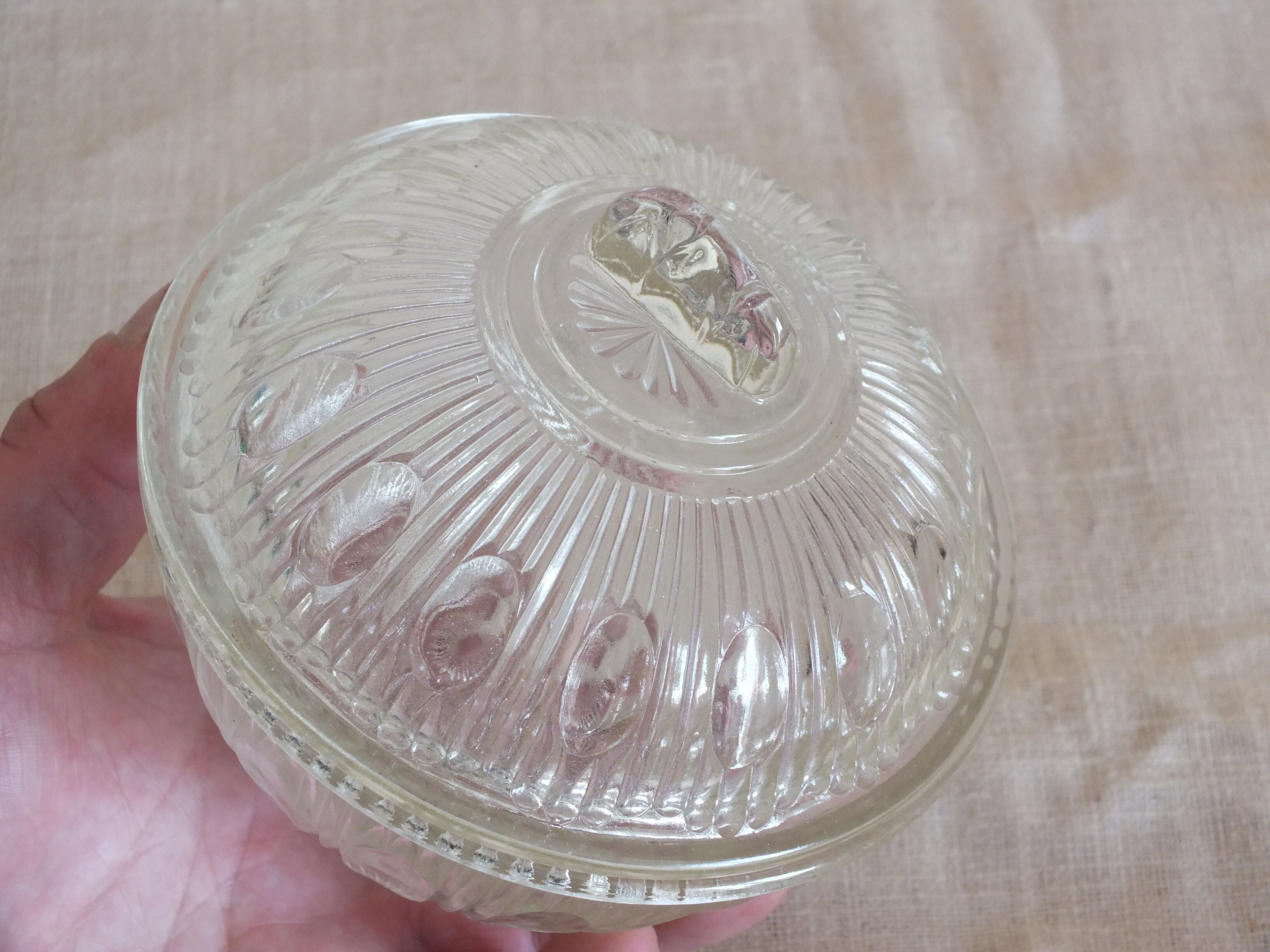 Moulded crystal sweetener