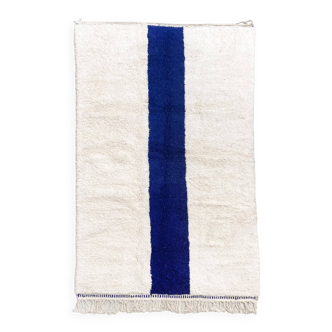 Tapis berbère marocain Beni Ouarain à ligne bleu majorelle 2,45x1,52m