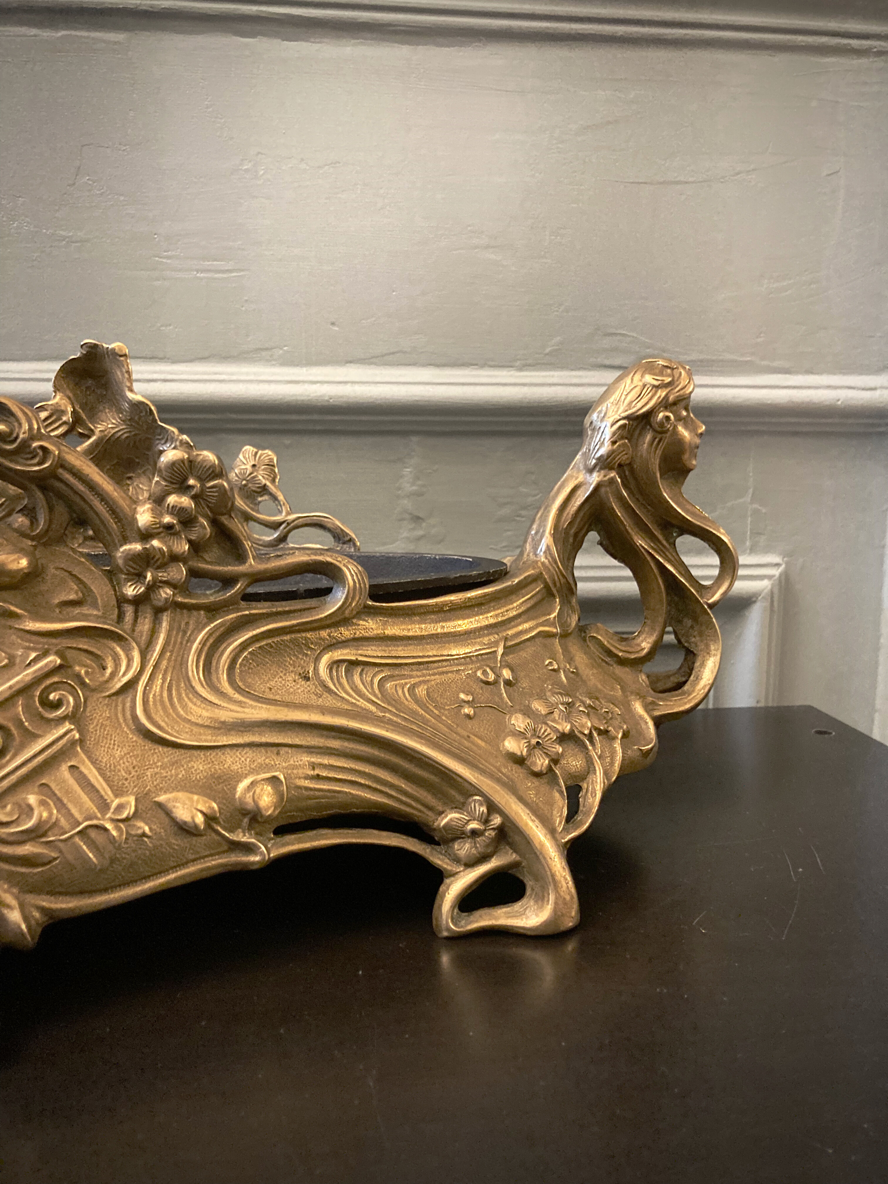 Large planter in gilded bronze Art nouvelles