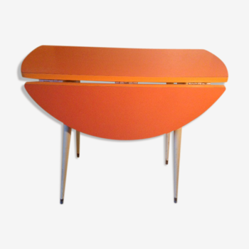 formica round table