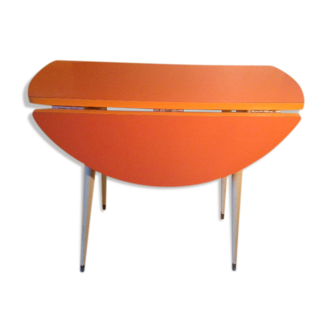 formica round table