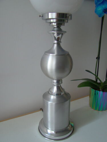 Lampe vintage aluminium et opaline space age