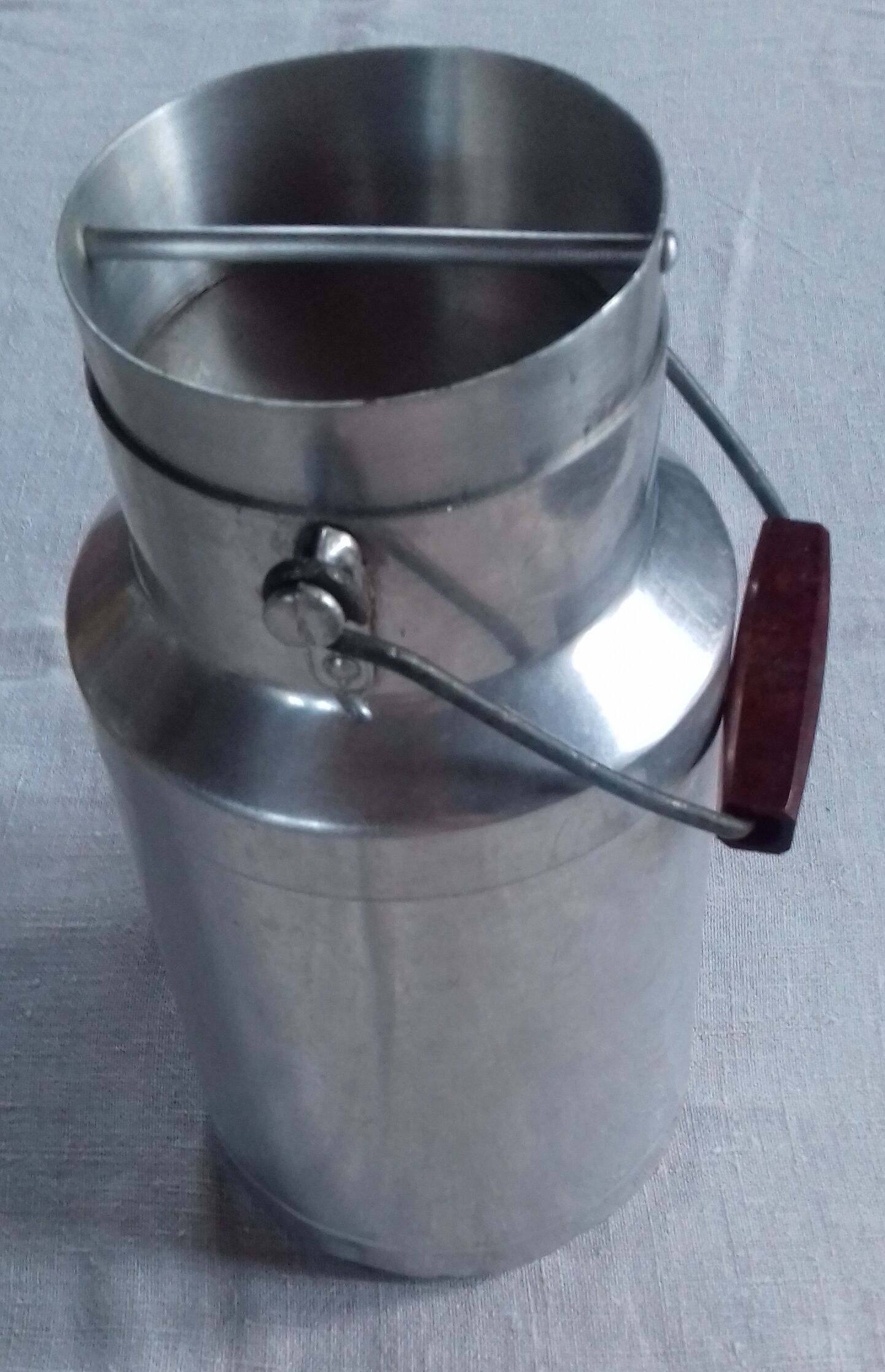 Milk pot from the 50, capacity 2liters