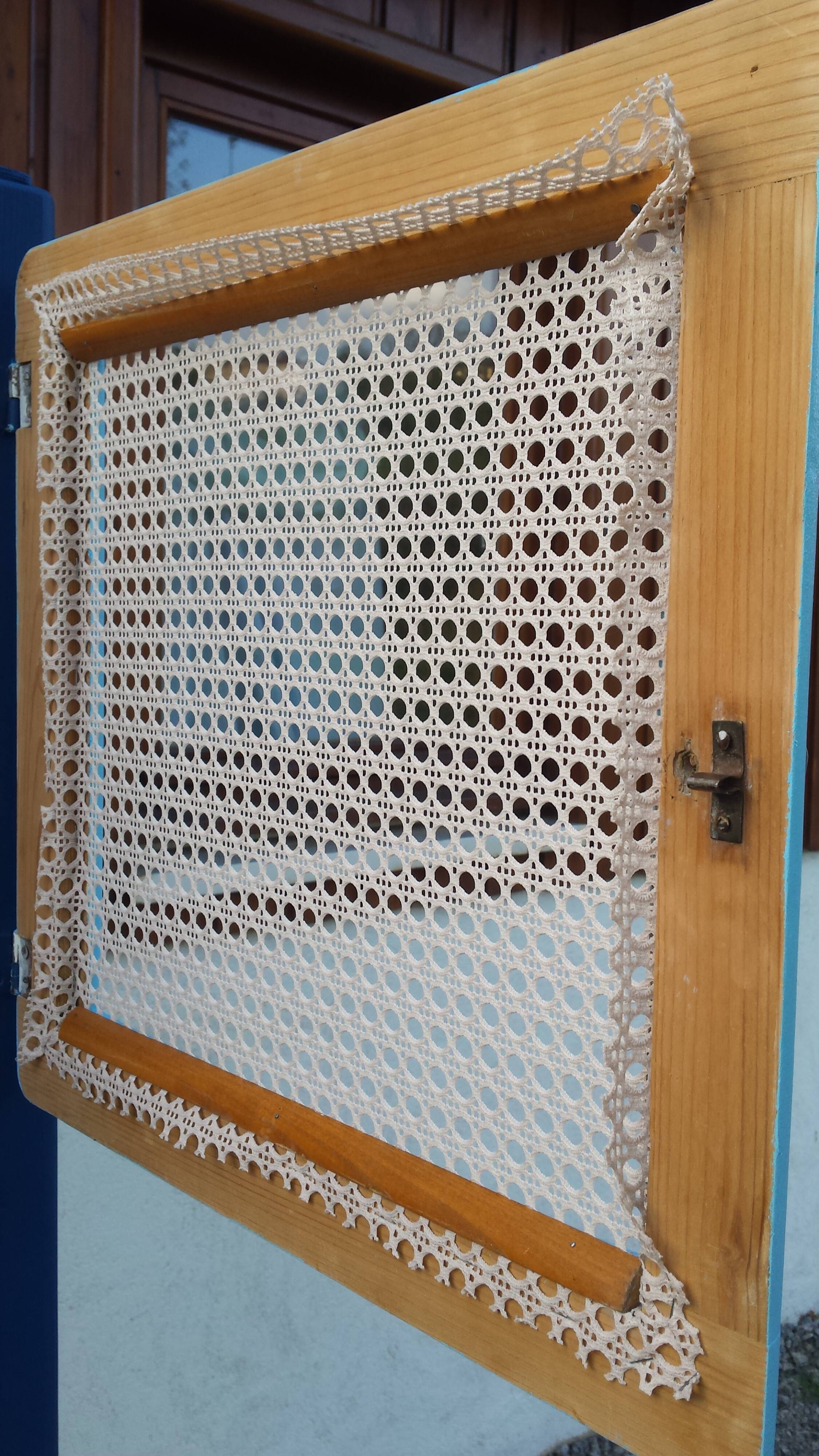Buffet Mado narrow blue and caning