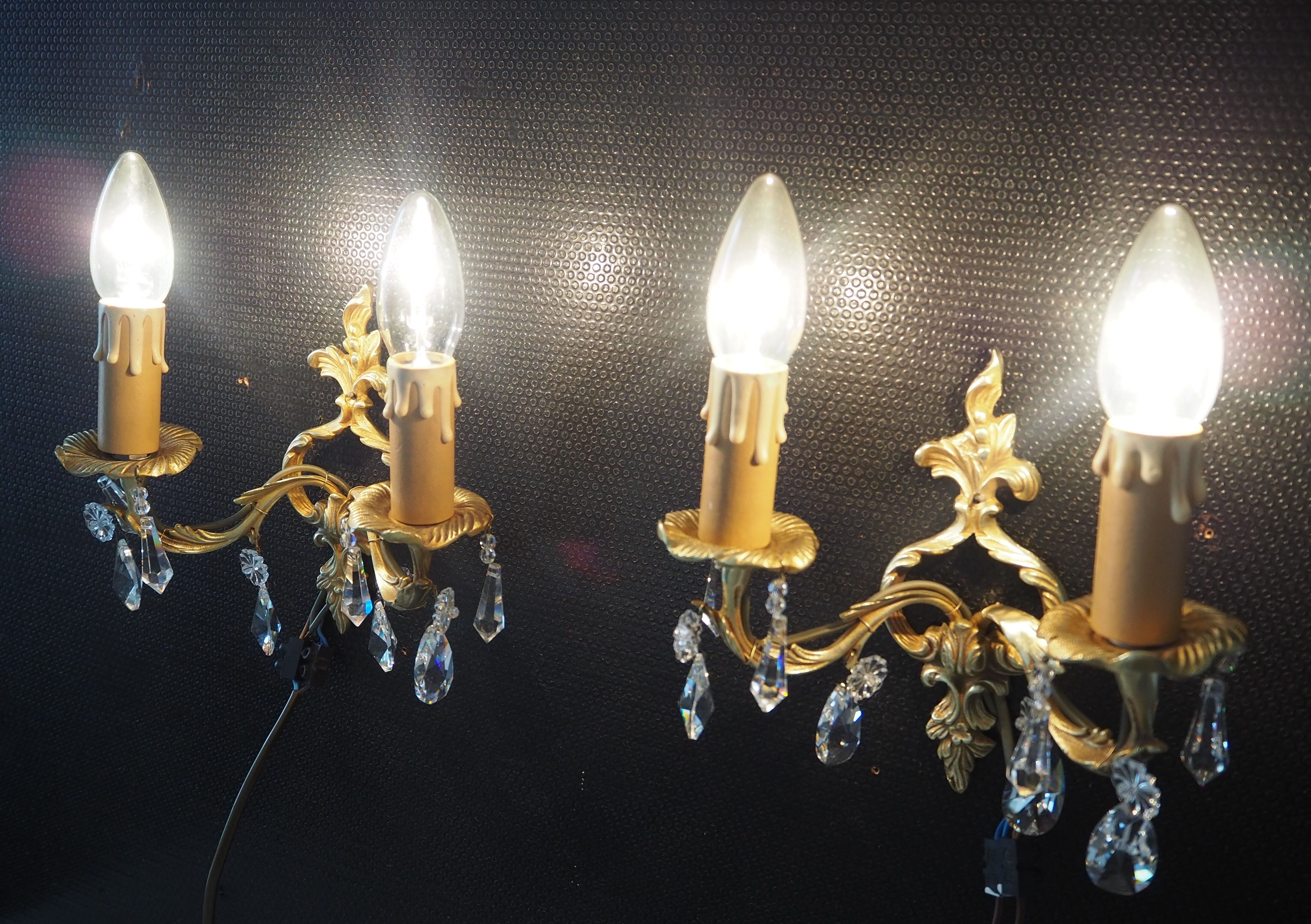 Pair of gilded bronze sconces and crystal pendants