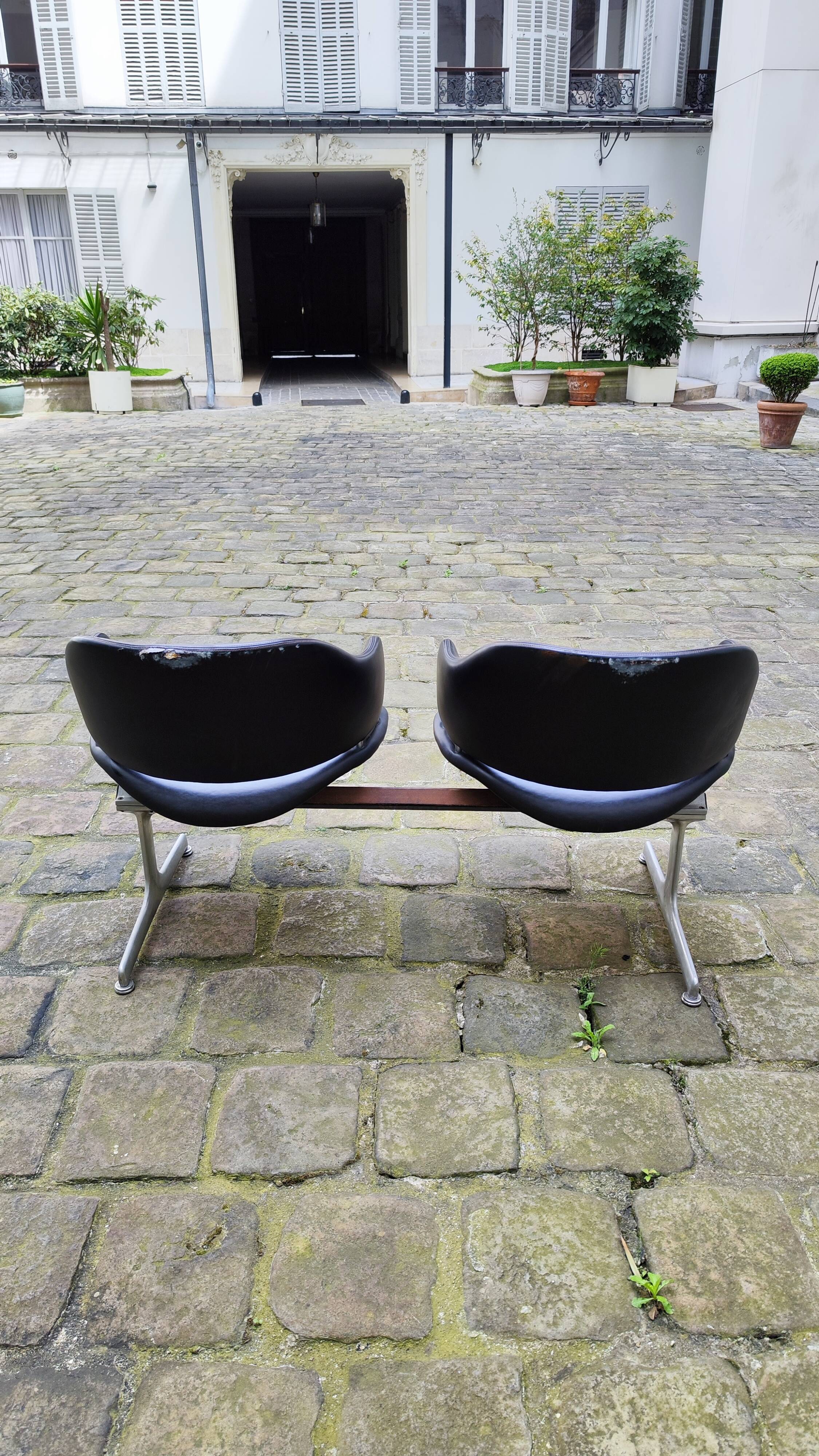 Two Double chairs armchairs leather benches Geoffrey Harcourt Artifort 60s