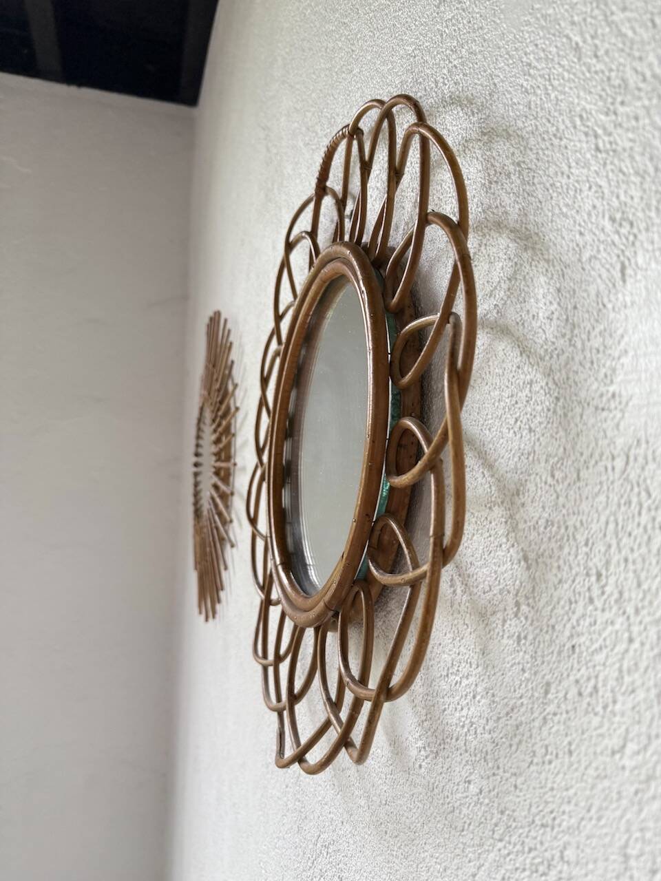 Paire de miroirs rotin années 60