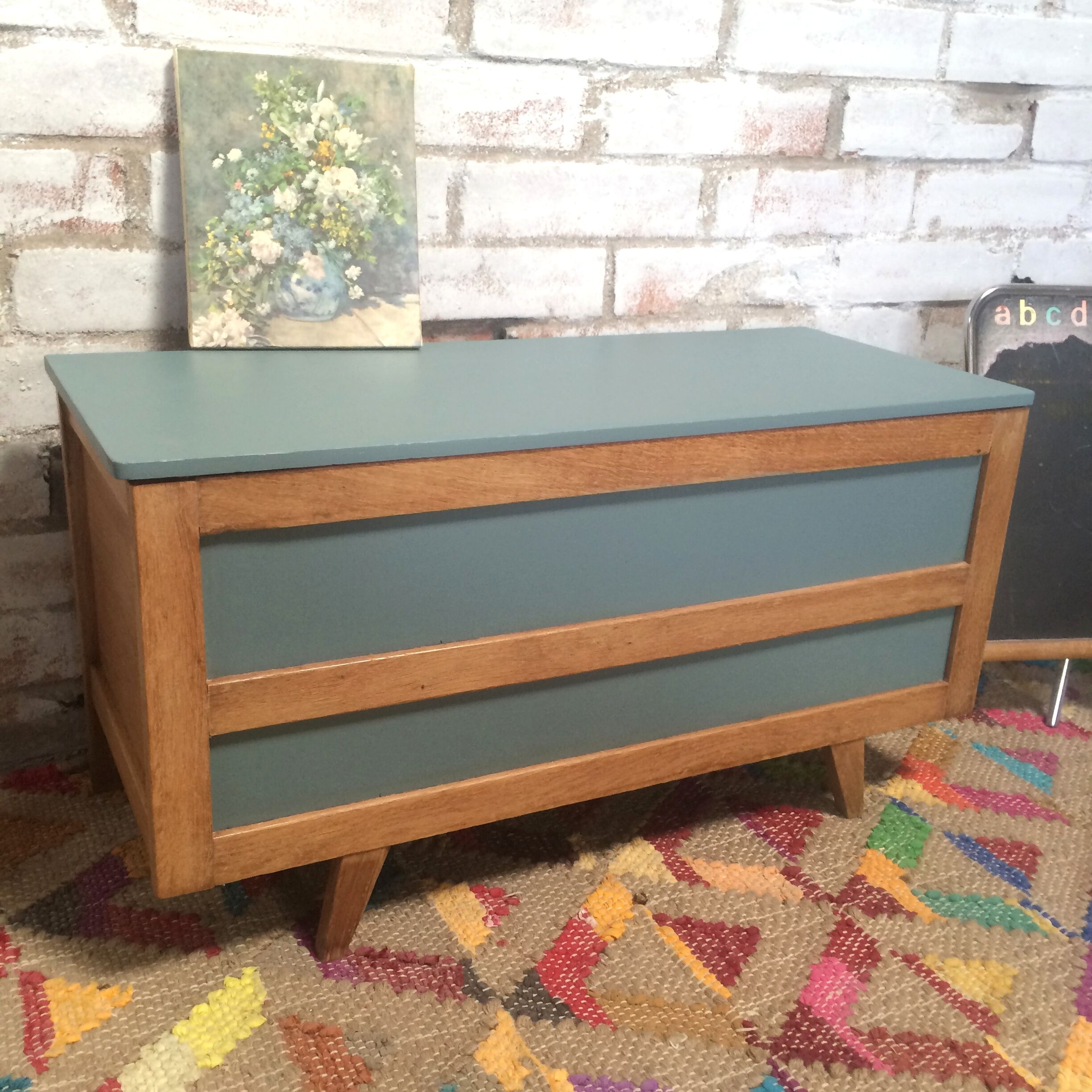 Compass legs storage trunk