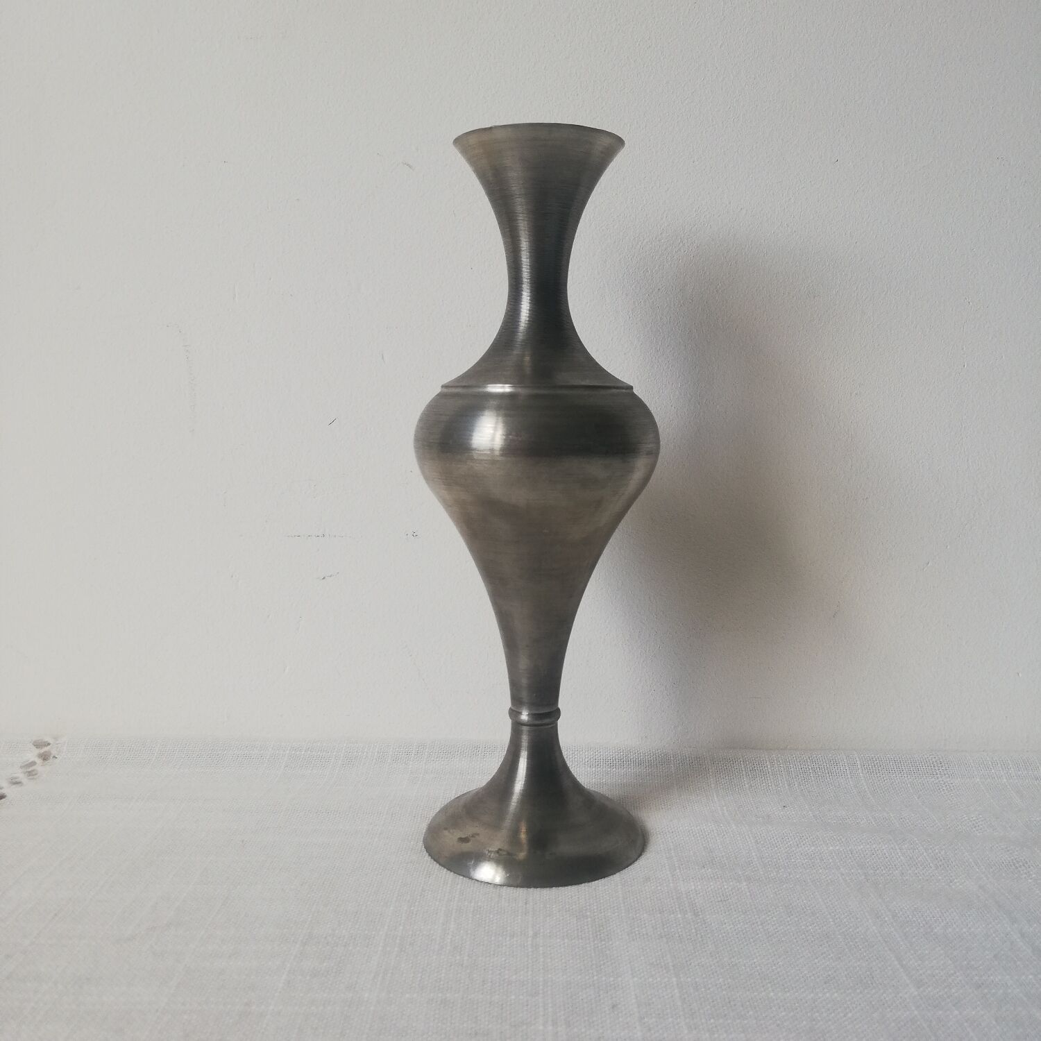 Single-stem vase in pewter