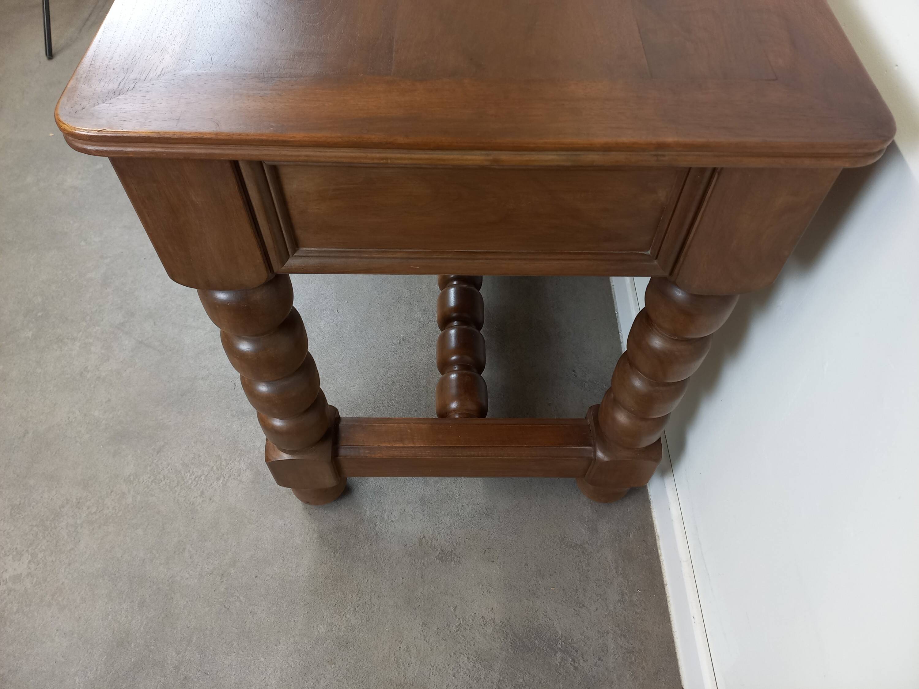 Bureau brutaliste