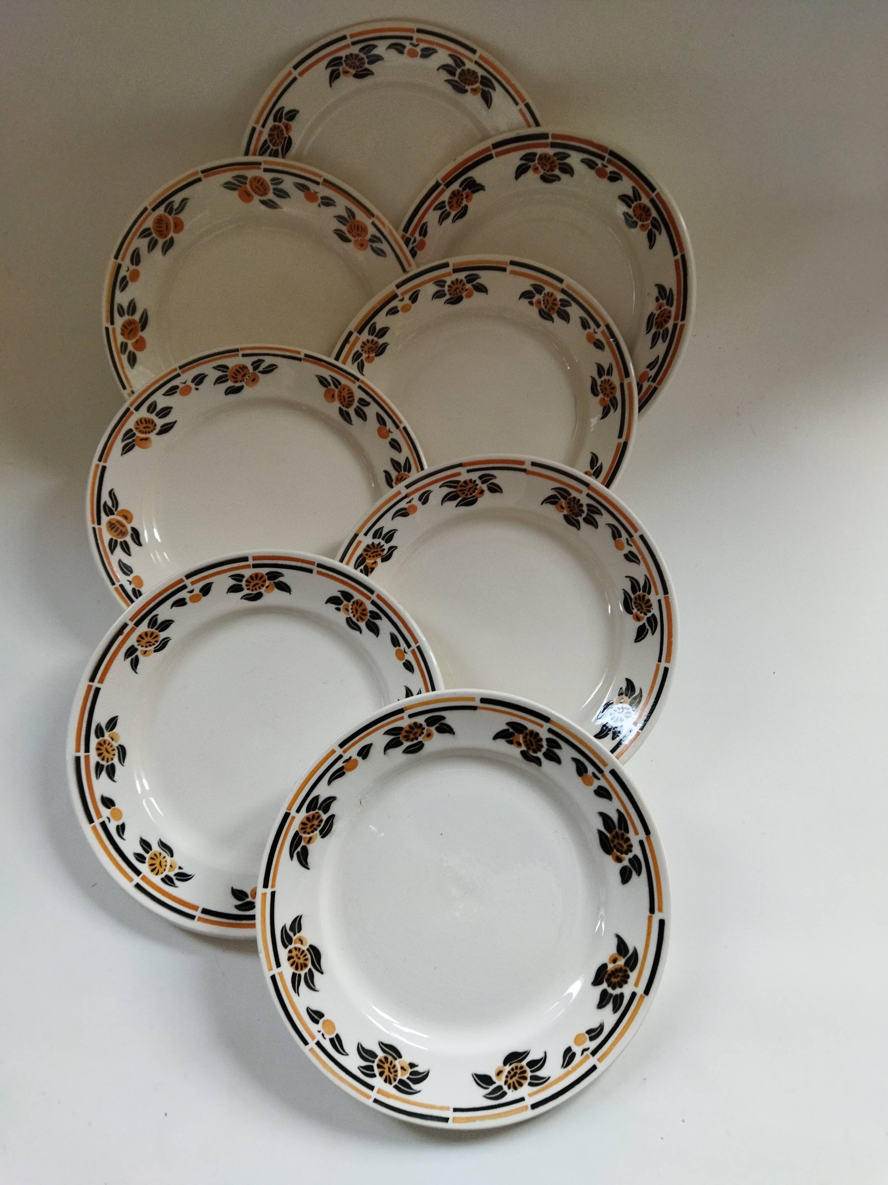 8 Badonviller “Modern” plates