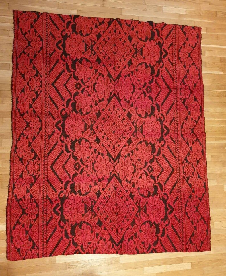 Tapis rouge fait à la main en Roumanie 155x190cm