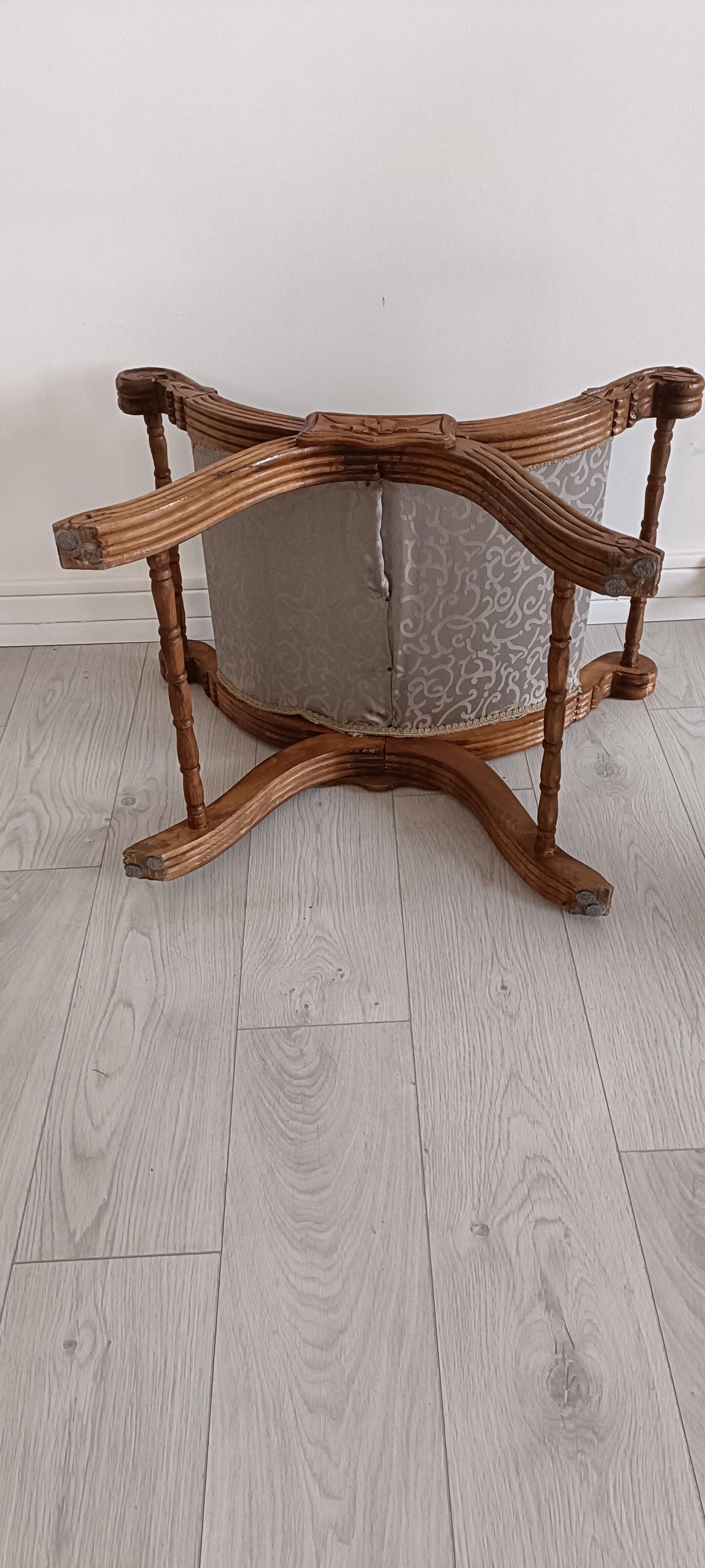 Curule seat, Dagobert