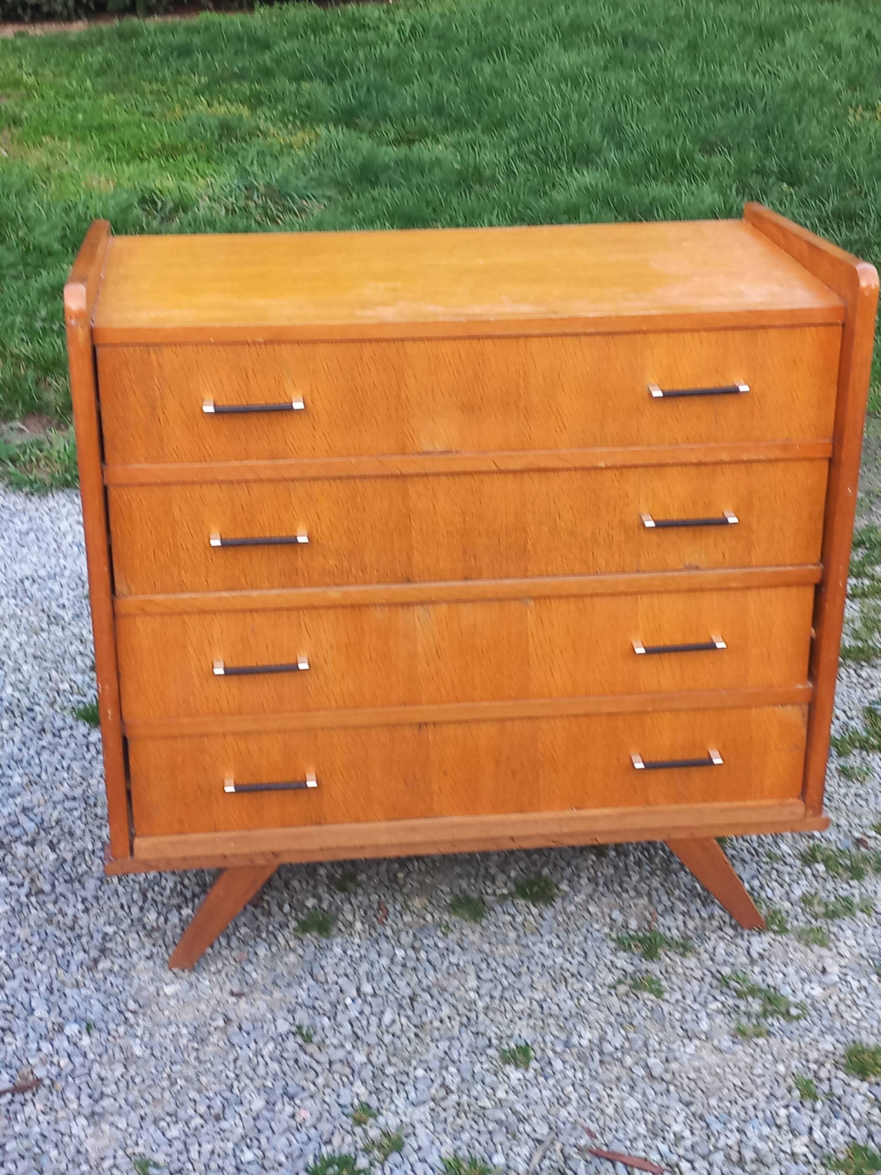 Vintage oak commode with tapered legs and wings from the 1950s.