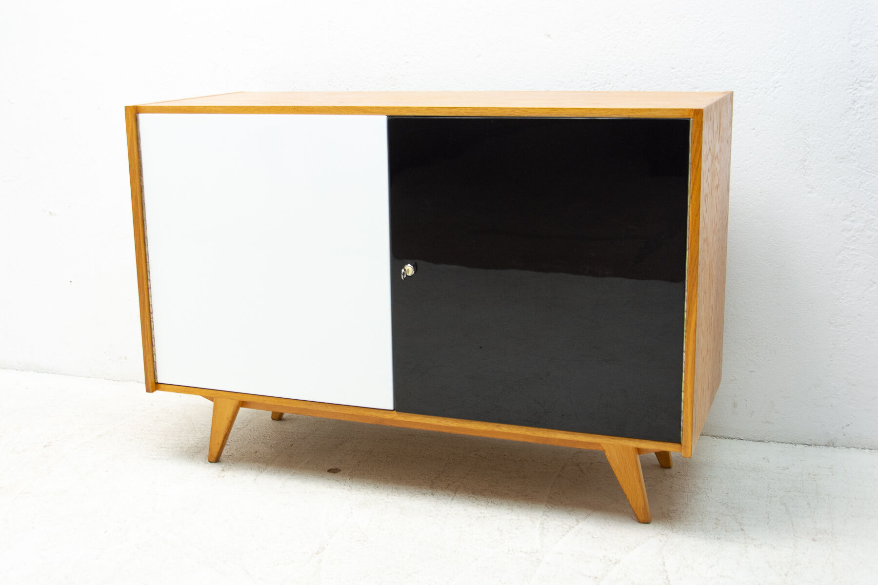 Fully restored mid century sideboard U-450 by Jiří Jiroutek, 1960´s, Czechoslovakia