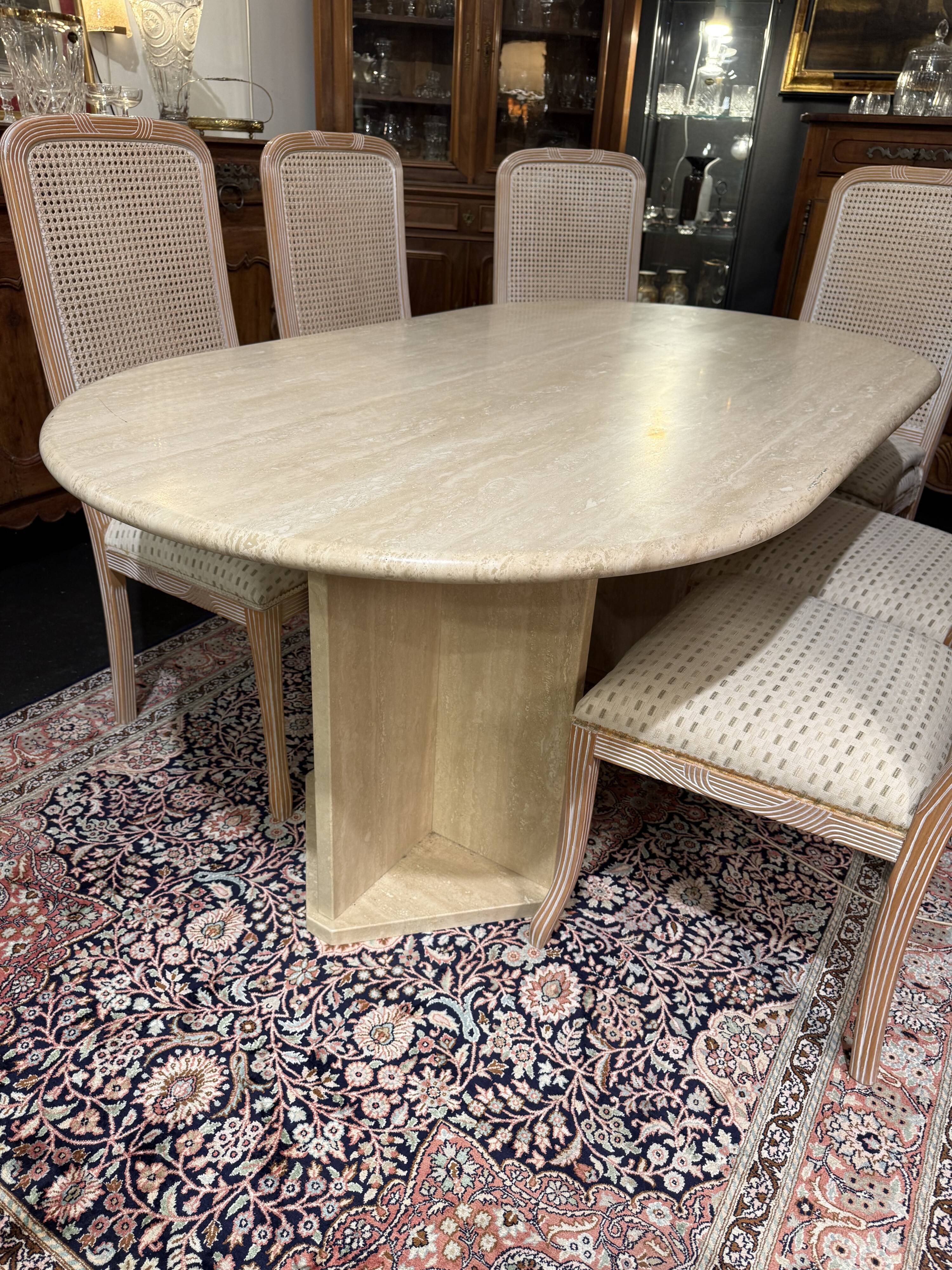 Table en travertin et ses 8 chaises