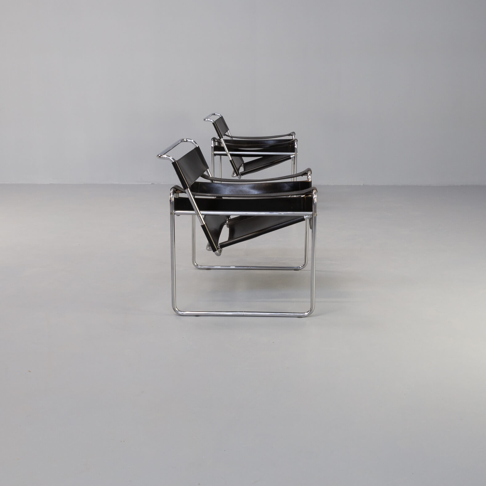 Marcel Breuer “wassily’ B3 chairs black leather for Gavina set/2
