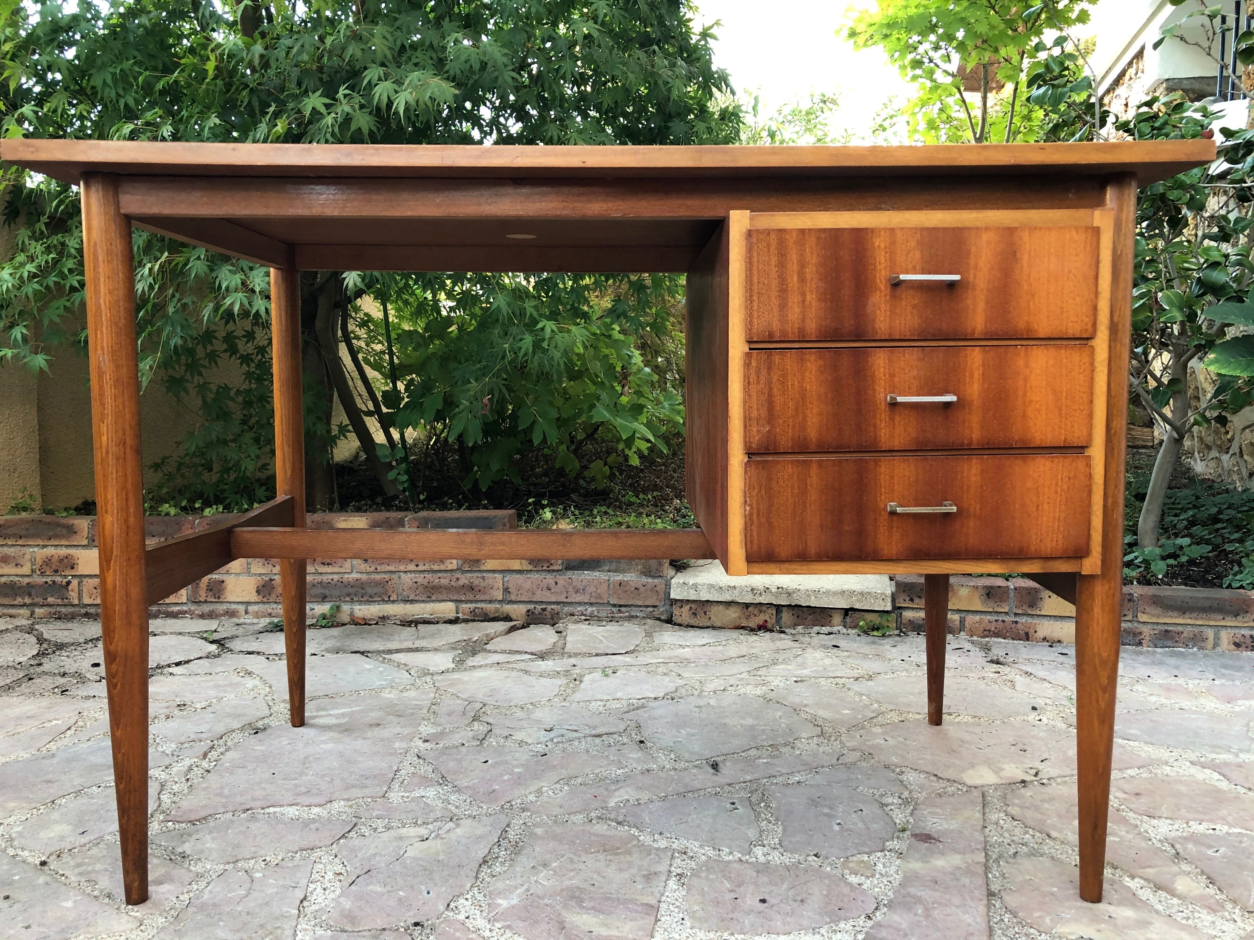 Bureau en bois des années 60