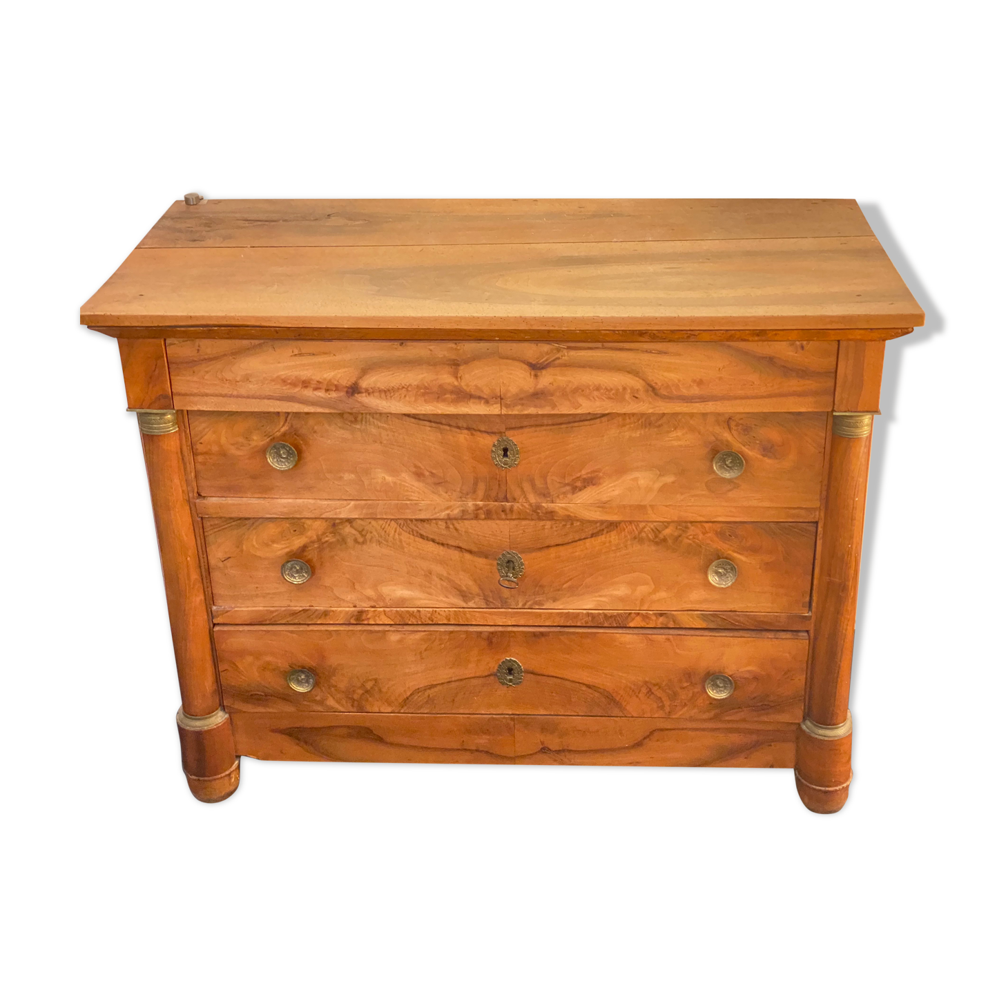 Ancient chest of drawers