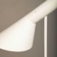 Lampe sur pied blanche AJ d'Arne Jacobsen pour Louis Poulsen, Danemark