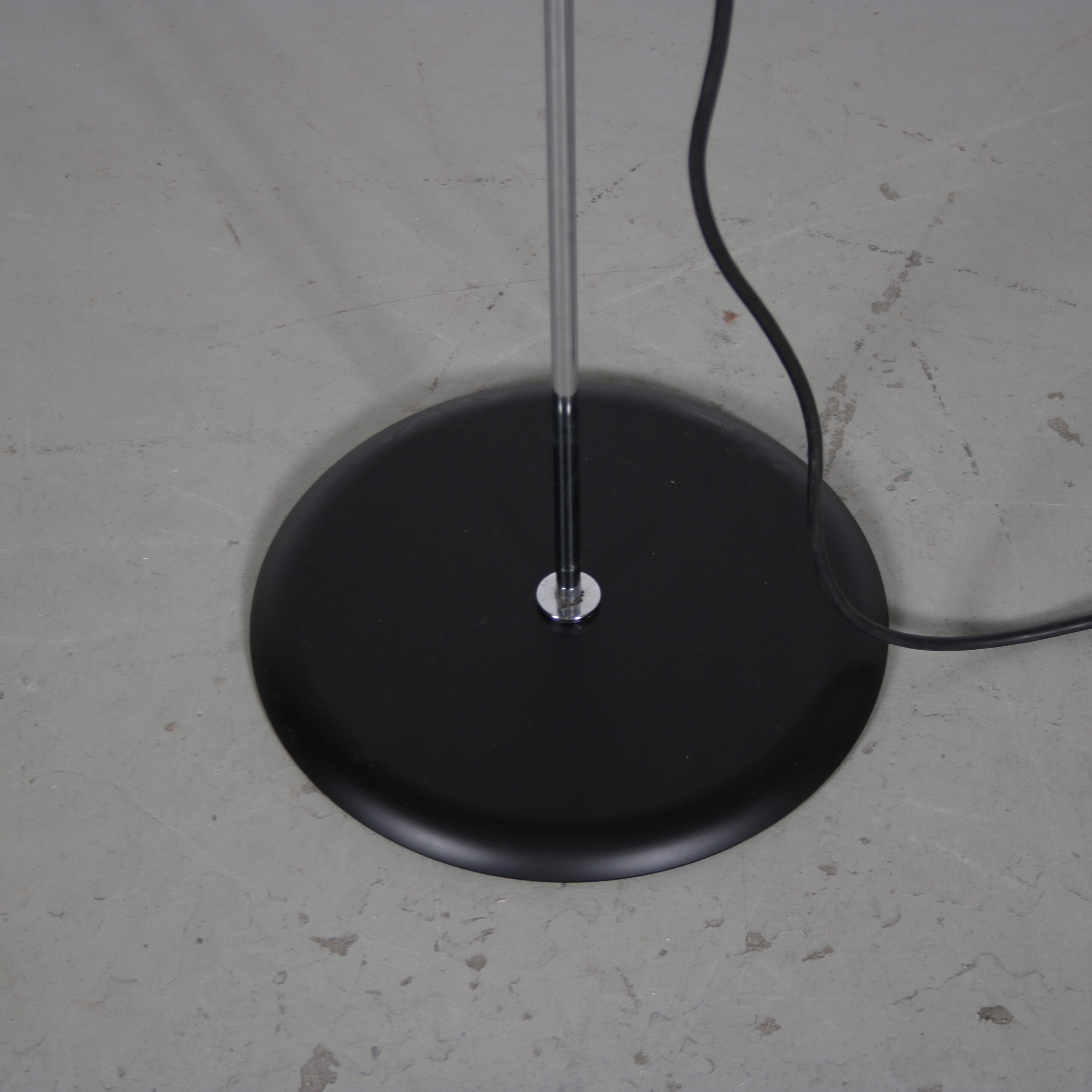 1980s Vico Magistretti floor lamp for Oluce, Italy