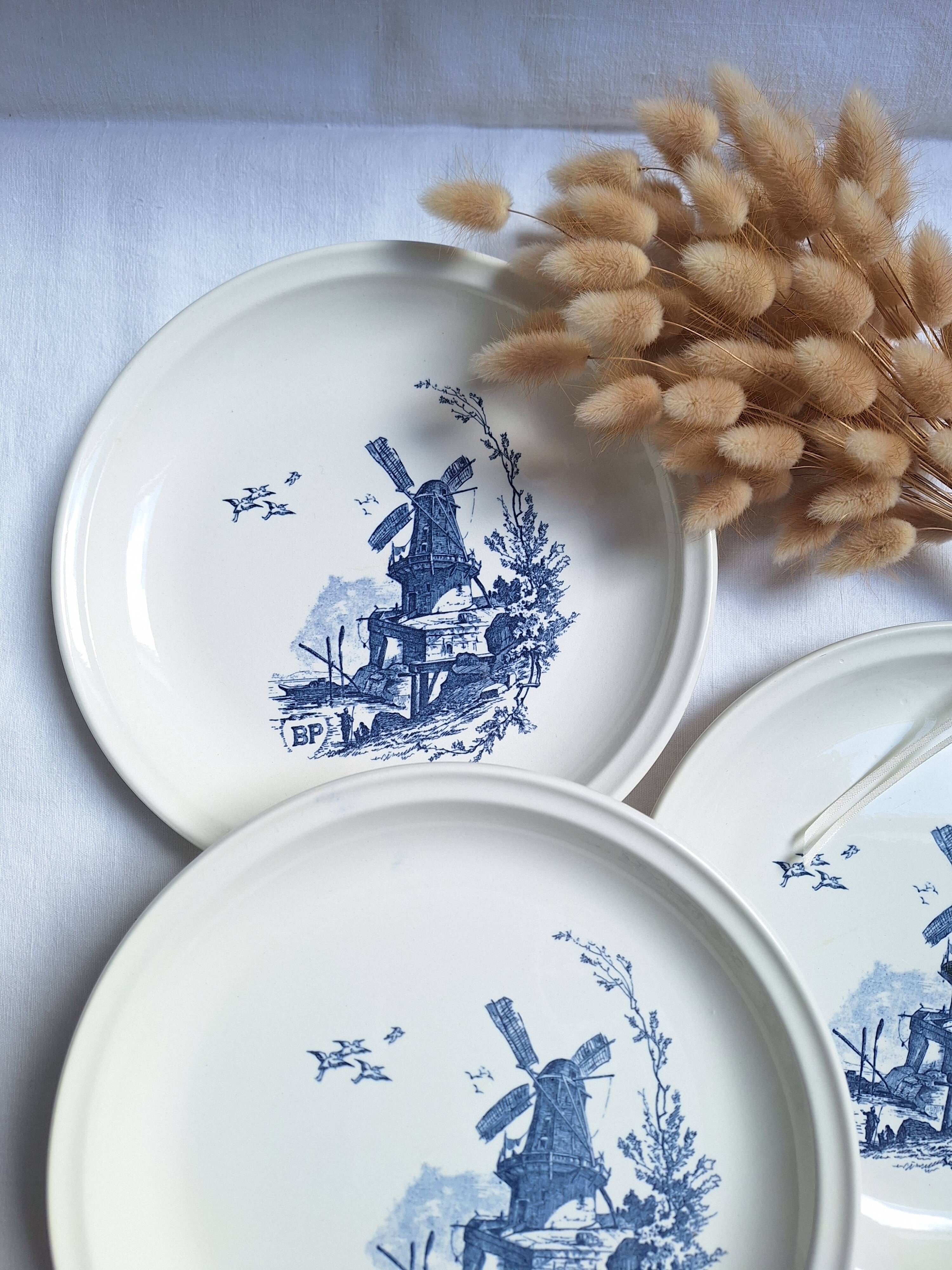 Assiettes plates moulin bleu vintage