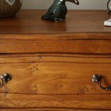 Country chest of drawers in vintage solid oak