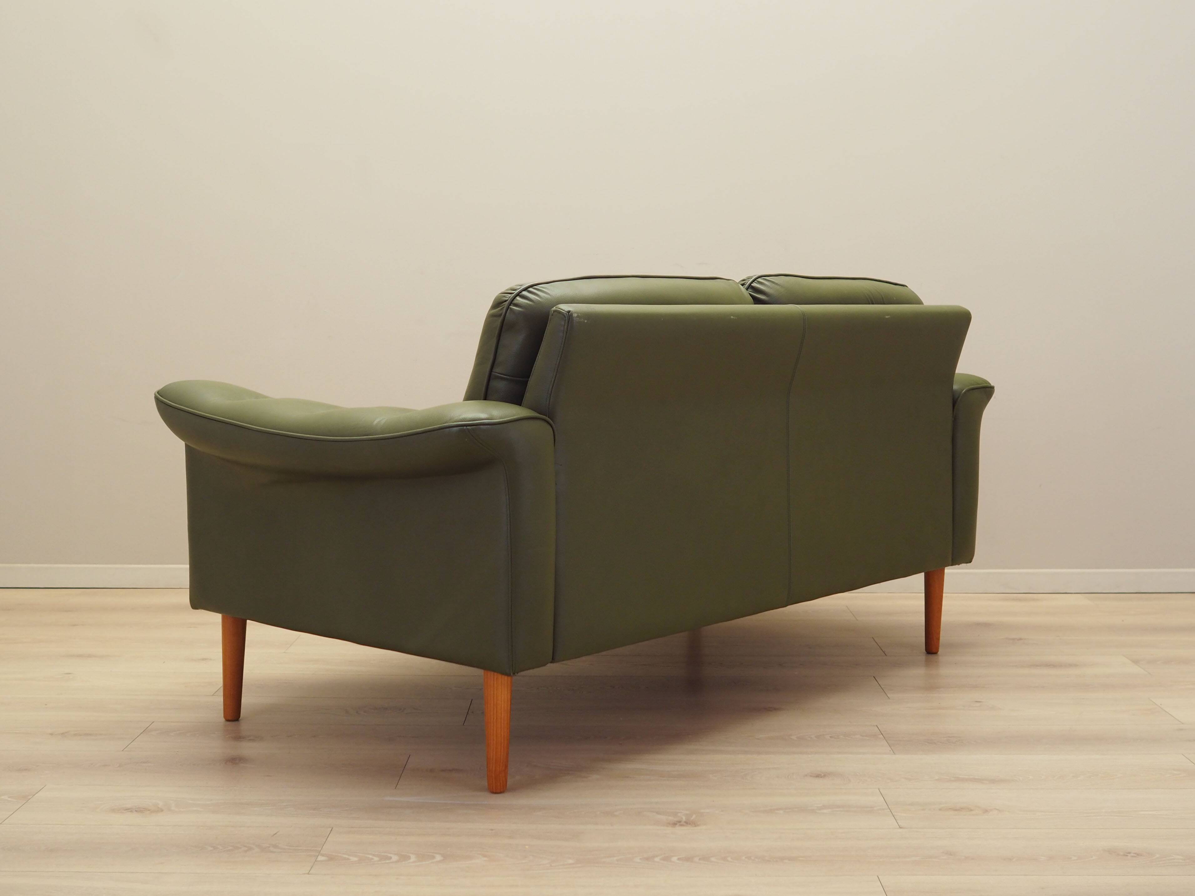 Canapé en cuir vert, design danois, années 1970, production : Danemark