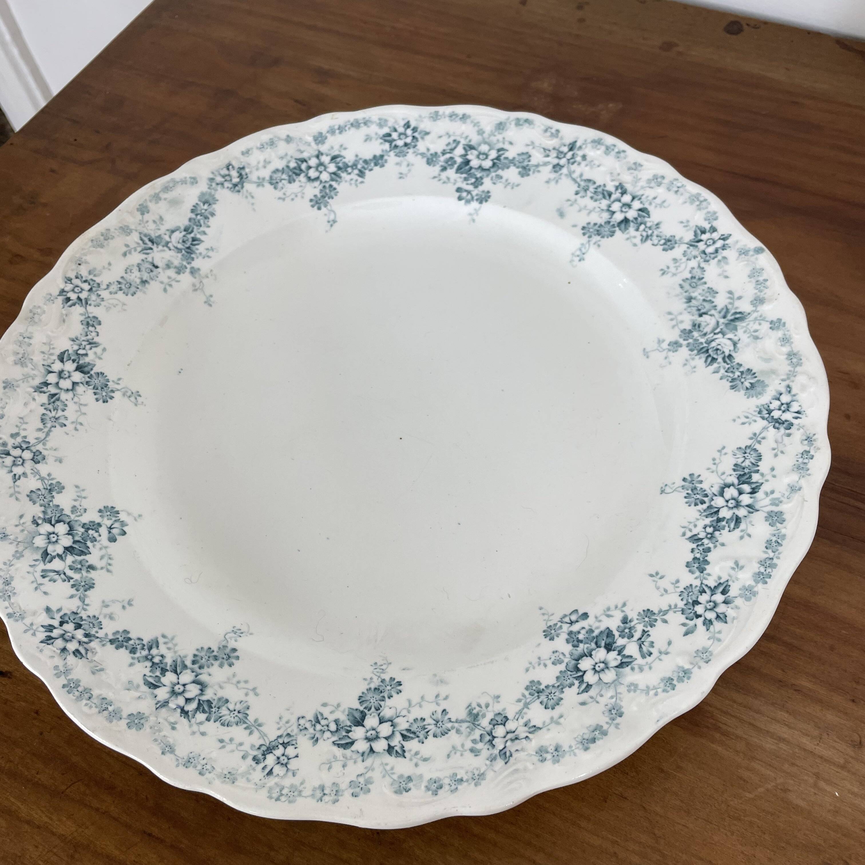 Round dish 30 cm in Maastricht earthenware, Clara model