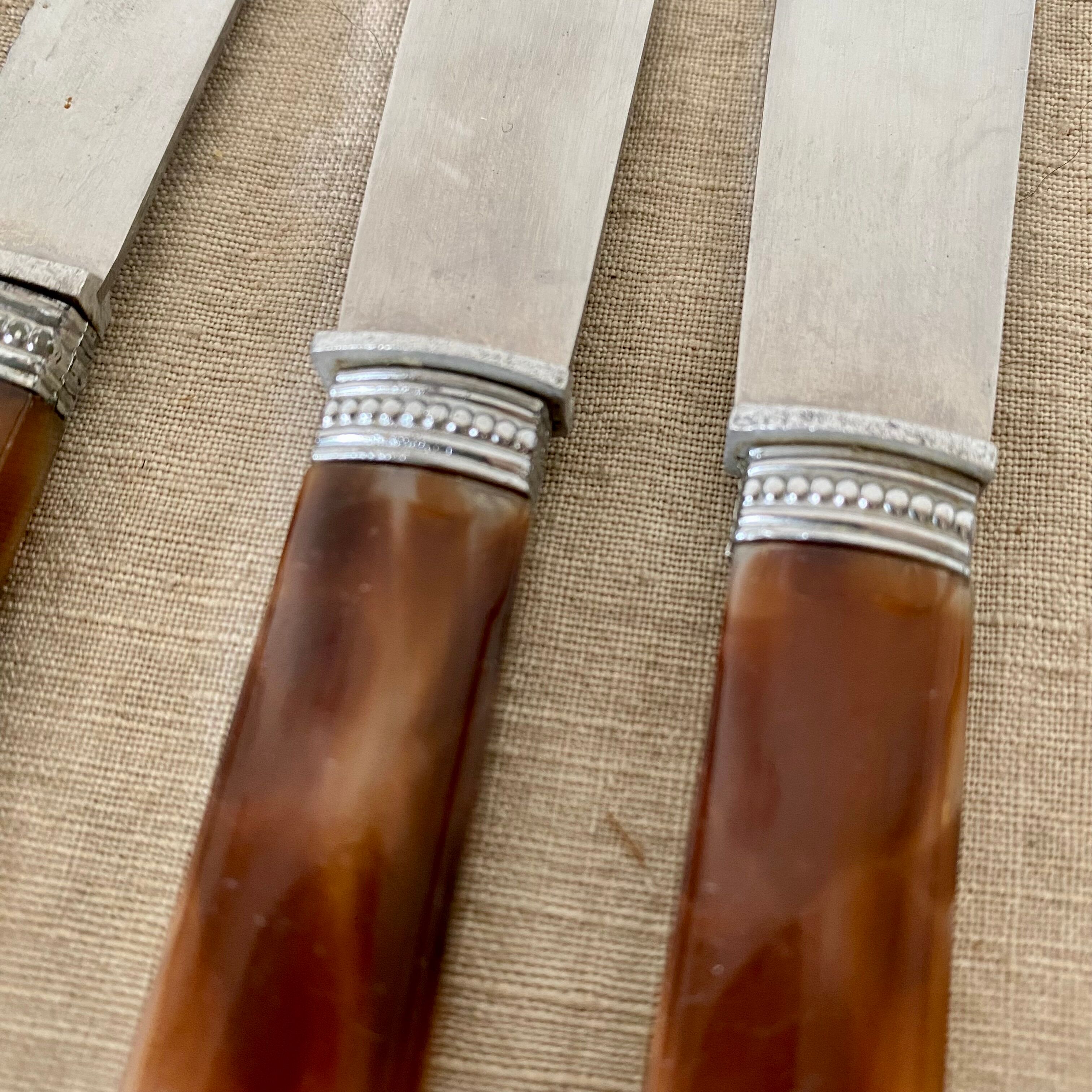 Couteaux ancien en inox et résine