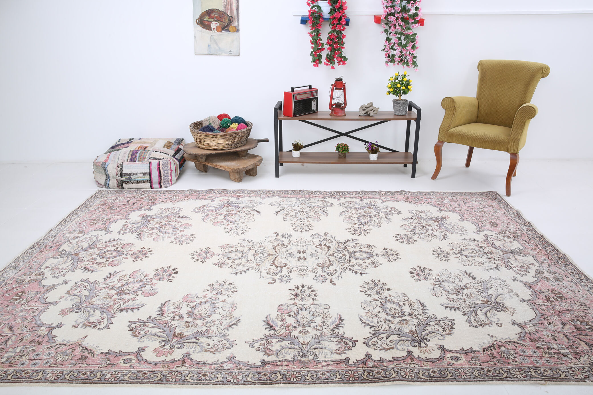 Farmhouse floral vintage carpet rug