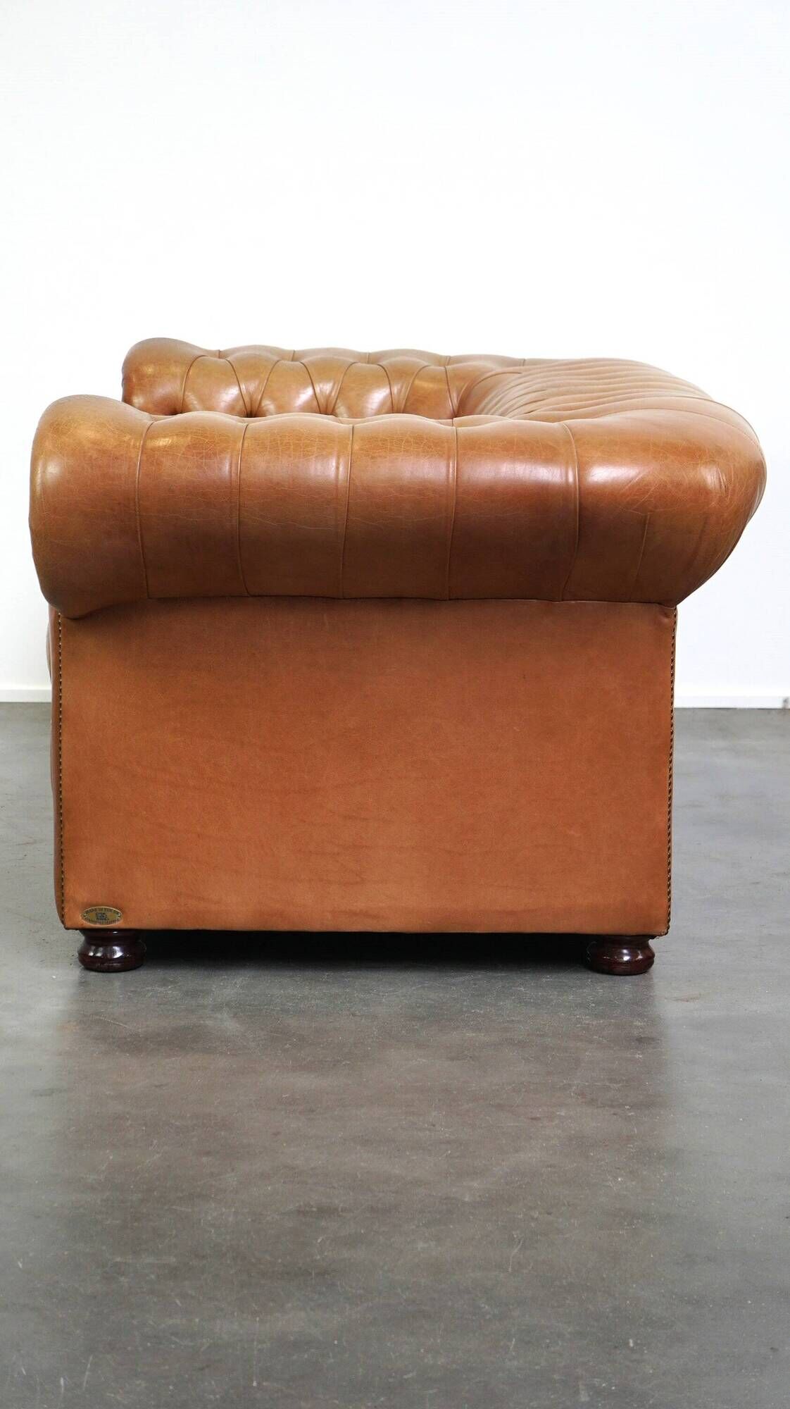 Chesterfield 2-seater sofa in light brown/cream English cowhide leather